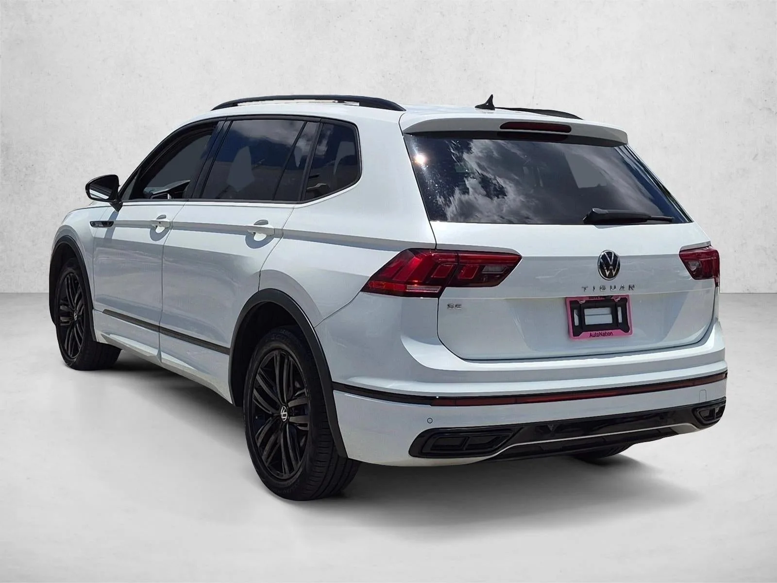 2022 Volkswagen Tiguan 2.0T SE R-Line Black FWD photo 7