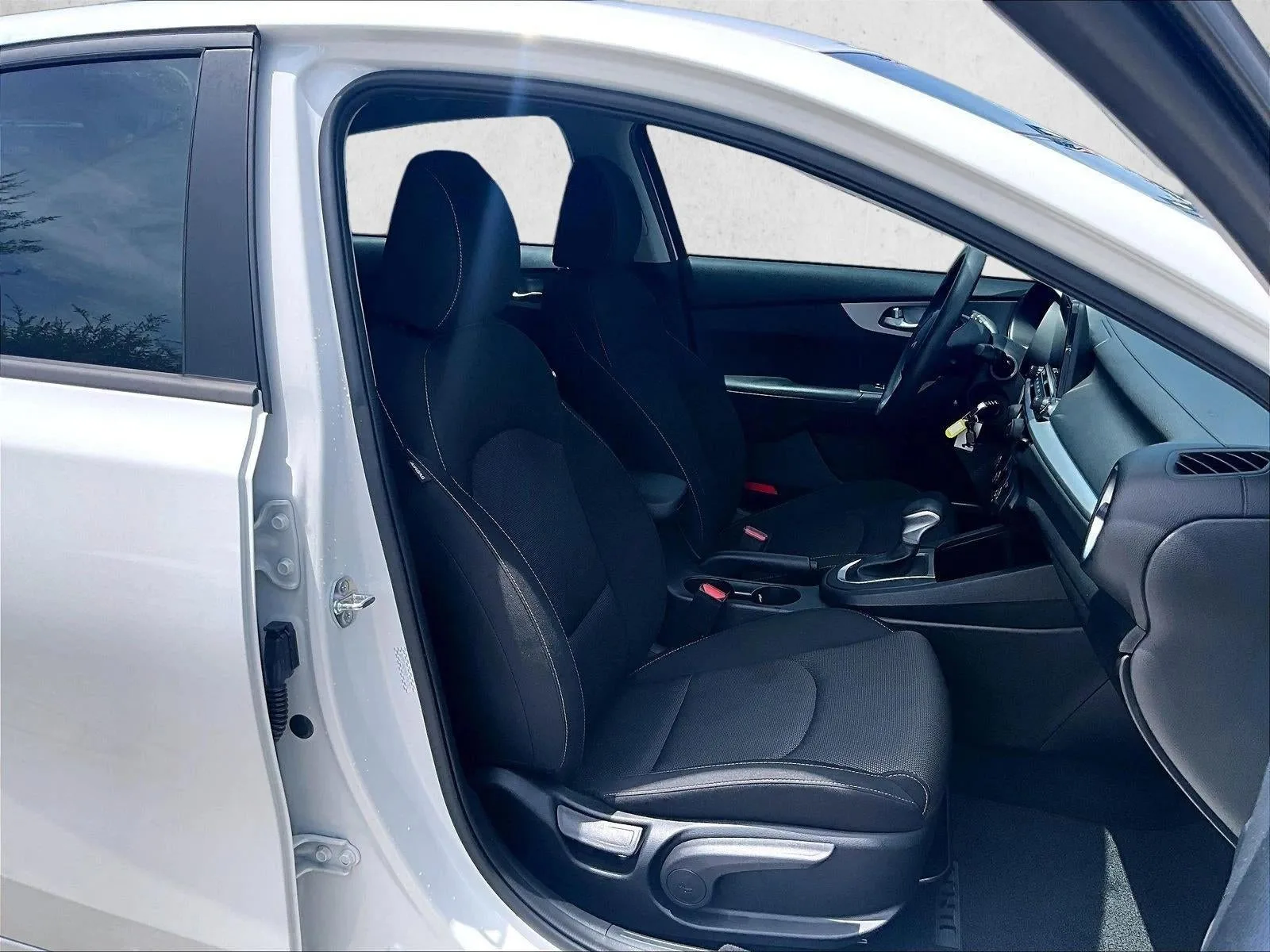 2024 Kia Forte LXS photo 9