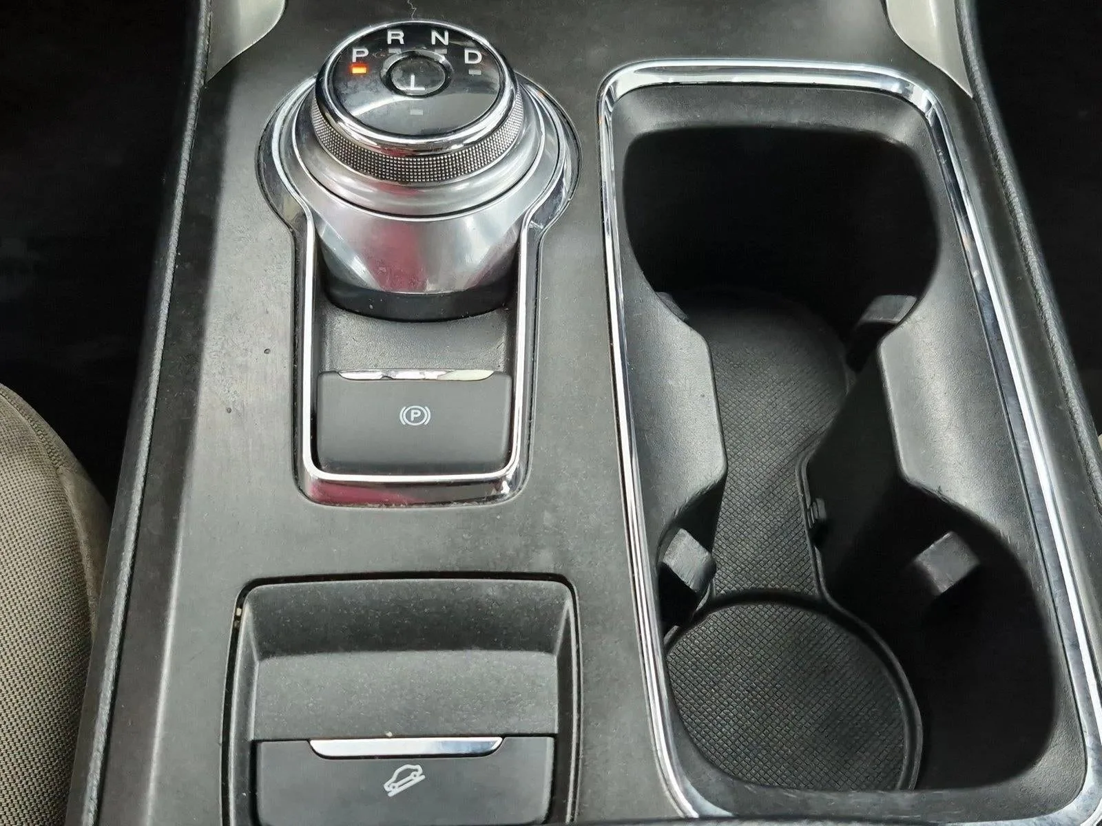 2019 Ford Fusion S photo 12
