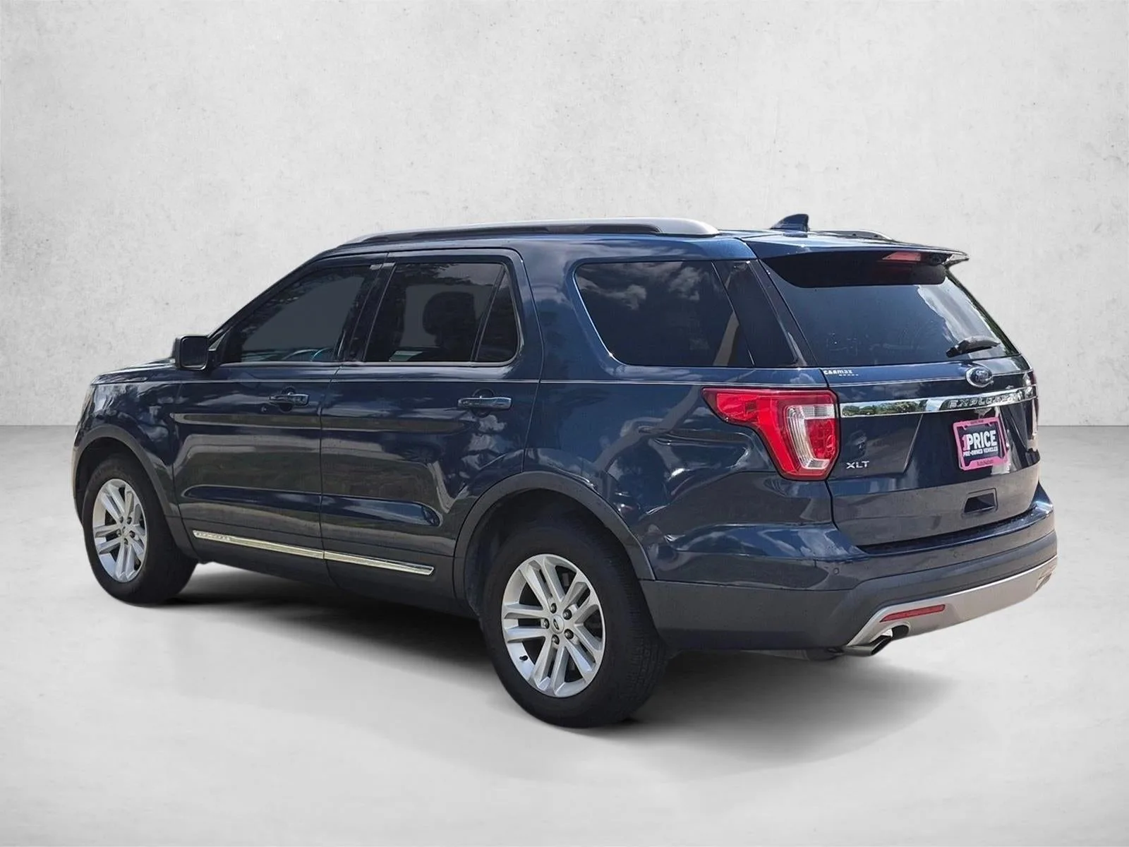 2017 Ford Explorer XLT FWD photo 7