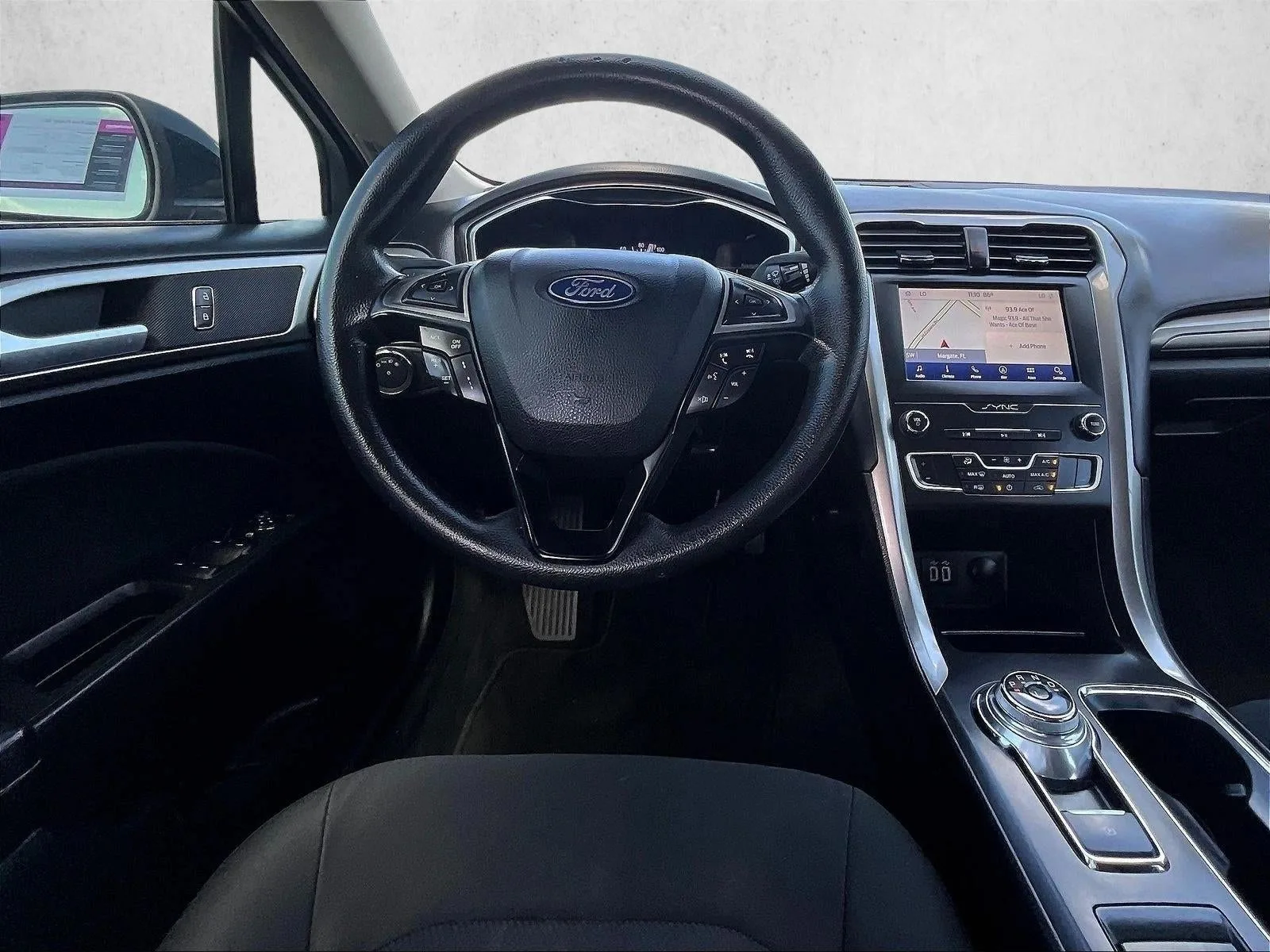 2020 Ford Fusion SE FWD photo 7