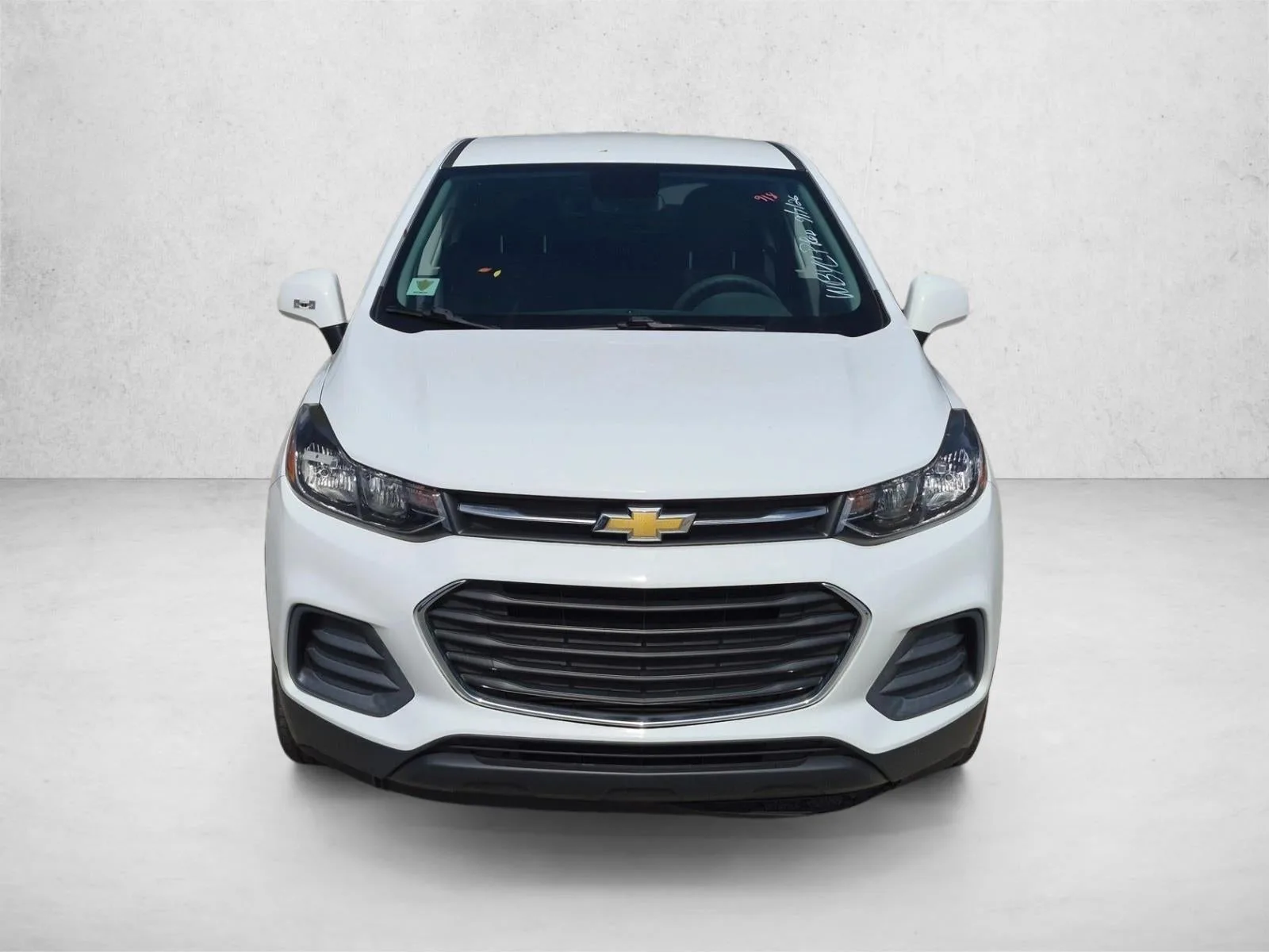 2022 Chevrolet Trax LS photo 2