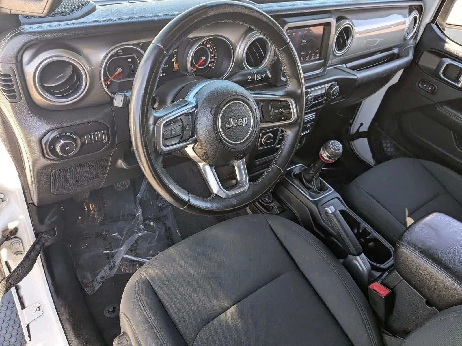 2018 Jeep Wrangler Unlimited Sahara 4x4 photo 9