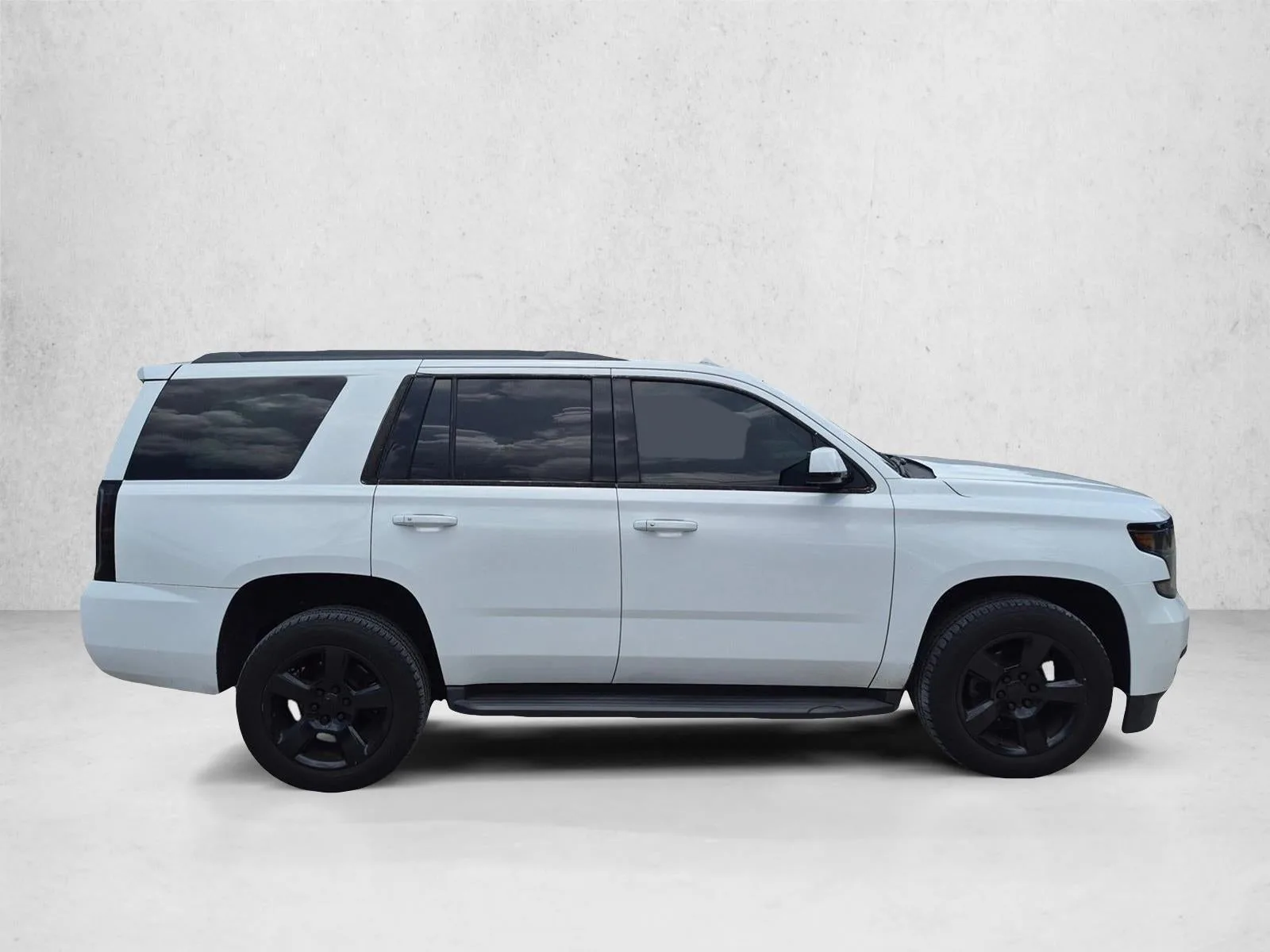 2017 Chevrolet Tahoe LT photo 4