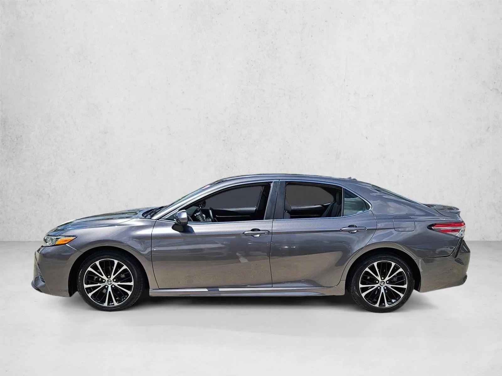2020 Toyota Camry SE Auto (SE) photo 9