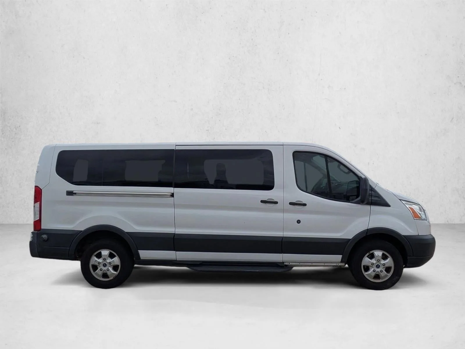 2018 Ford Transit Passenger Wagon T-350 148" Low Roof XLT Sliding RH Dr photo 4