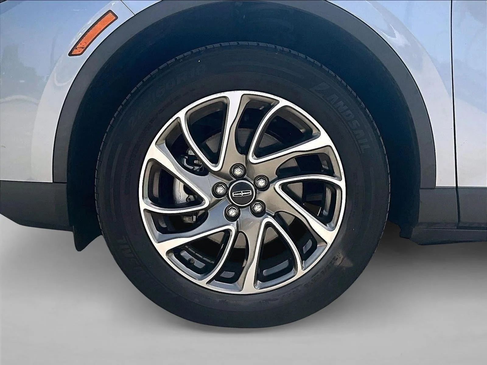2022 Lincoln Corsair Standard photo 10