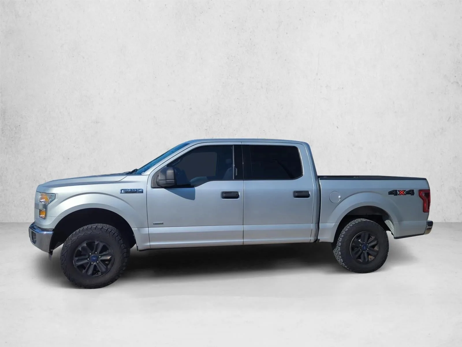 2016 Ford F-150 4WD SuperCrew 5-1/2 Ft Box XLT photo 5