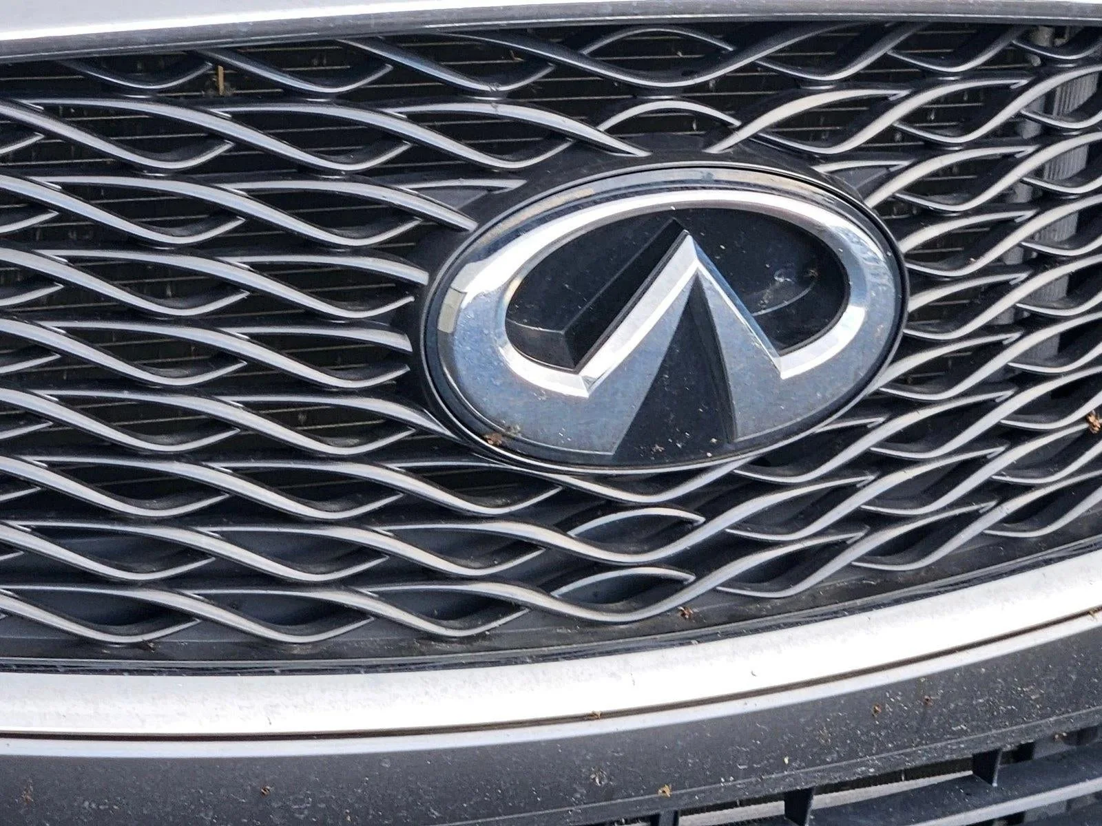 2017 INFINITI QX30 Luxury FWD photo 5