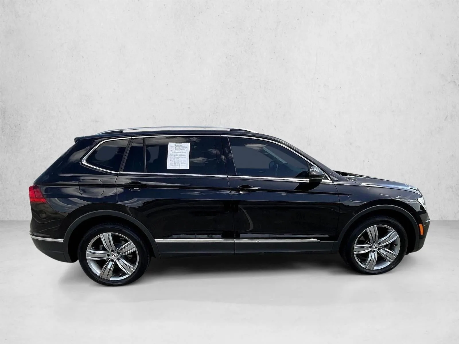 2021 Volkswagen Tiguan 2.0T SE FWD photo 5