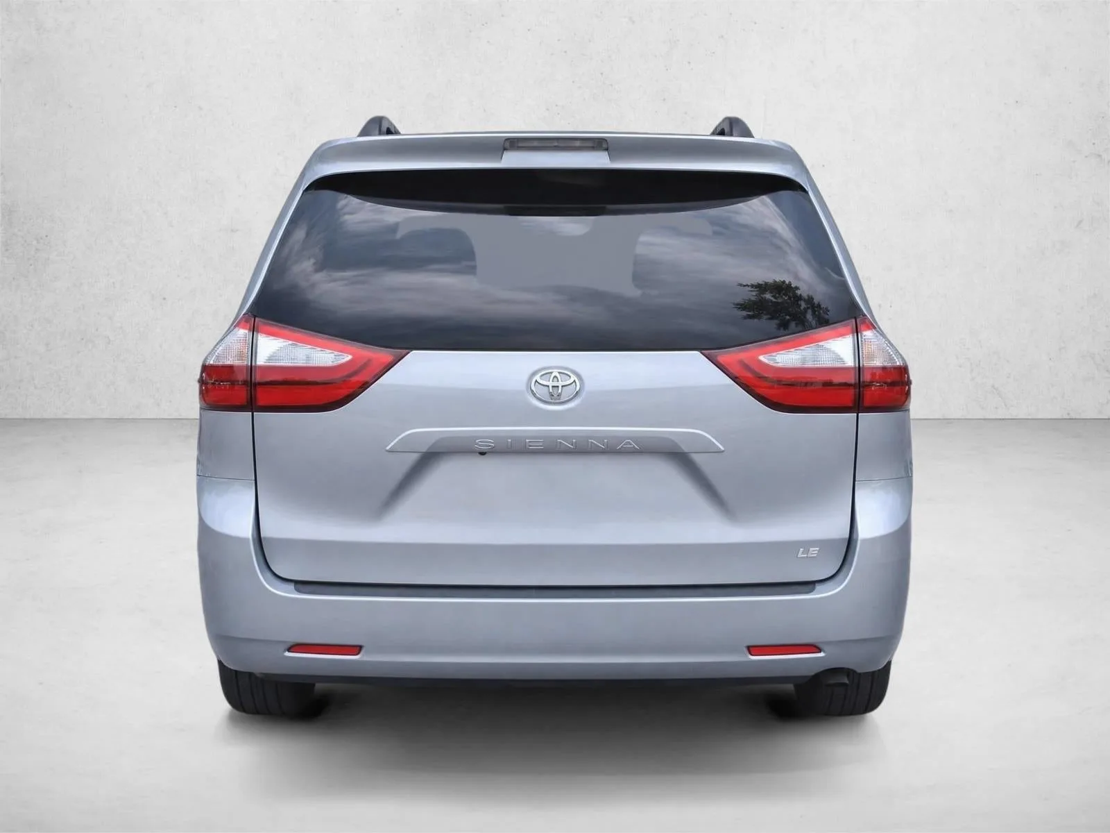 2017 Toyota Sienna LE FWD 8-Passenger (Natl) photo 6