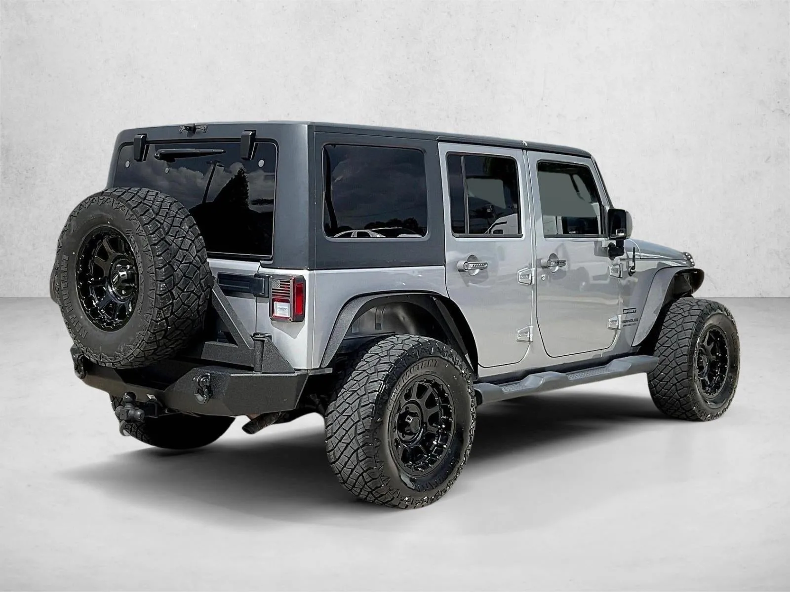 2016 Jeep Wrangler Unlimited 4WD 4dr Sport photo 2