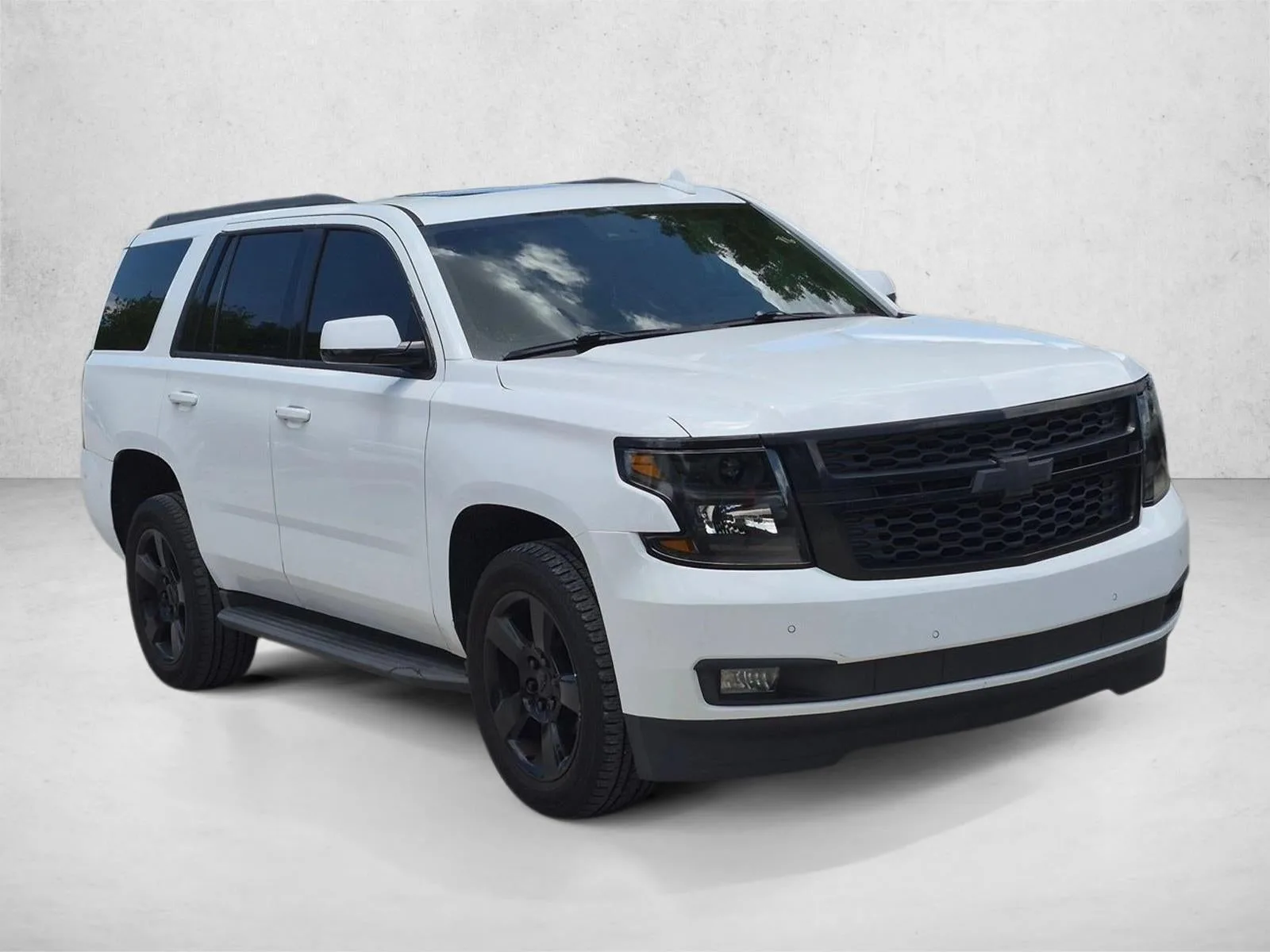 2017 Chevrolet Tahoe LT photo 3