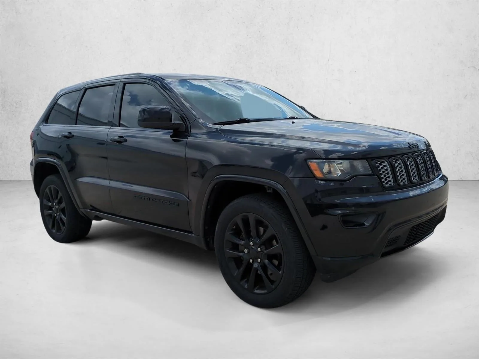 2018 Jeep Grand Cherokee Altitude 4x4 *Ltd Avail* photo 3