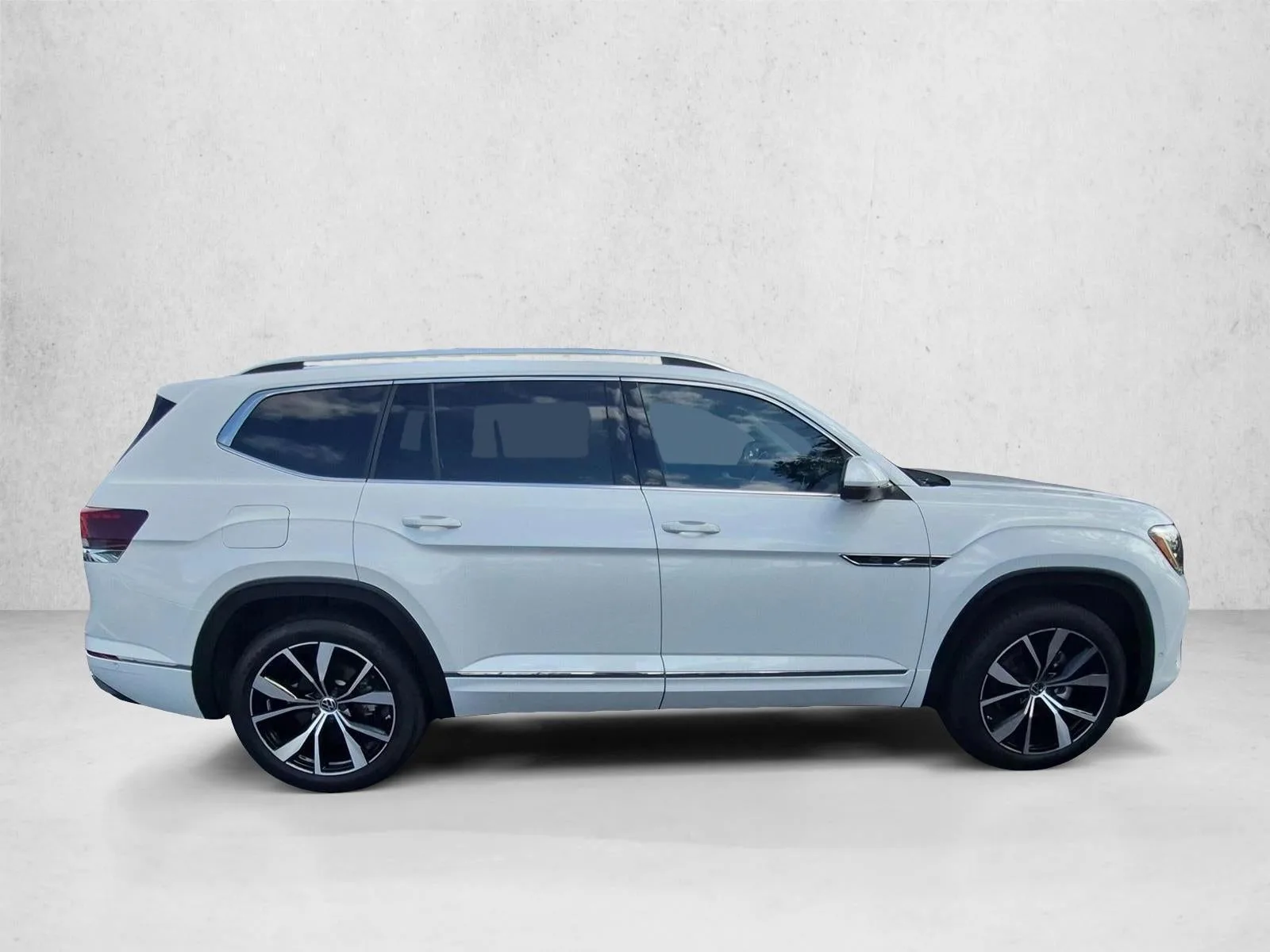 2024 Volkswagen Atlas 2.0T SEL Premium R-Line photo 4