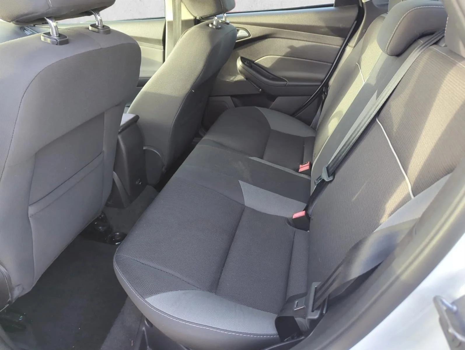 2013 Ford Focus 4dr Sdn SE photo 8