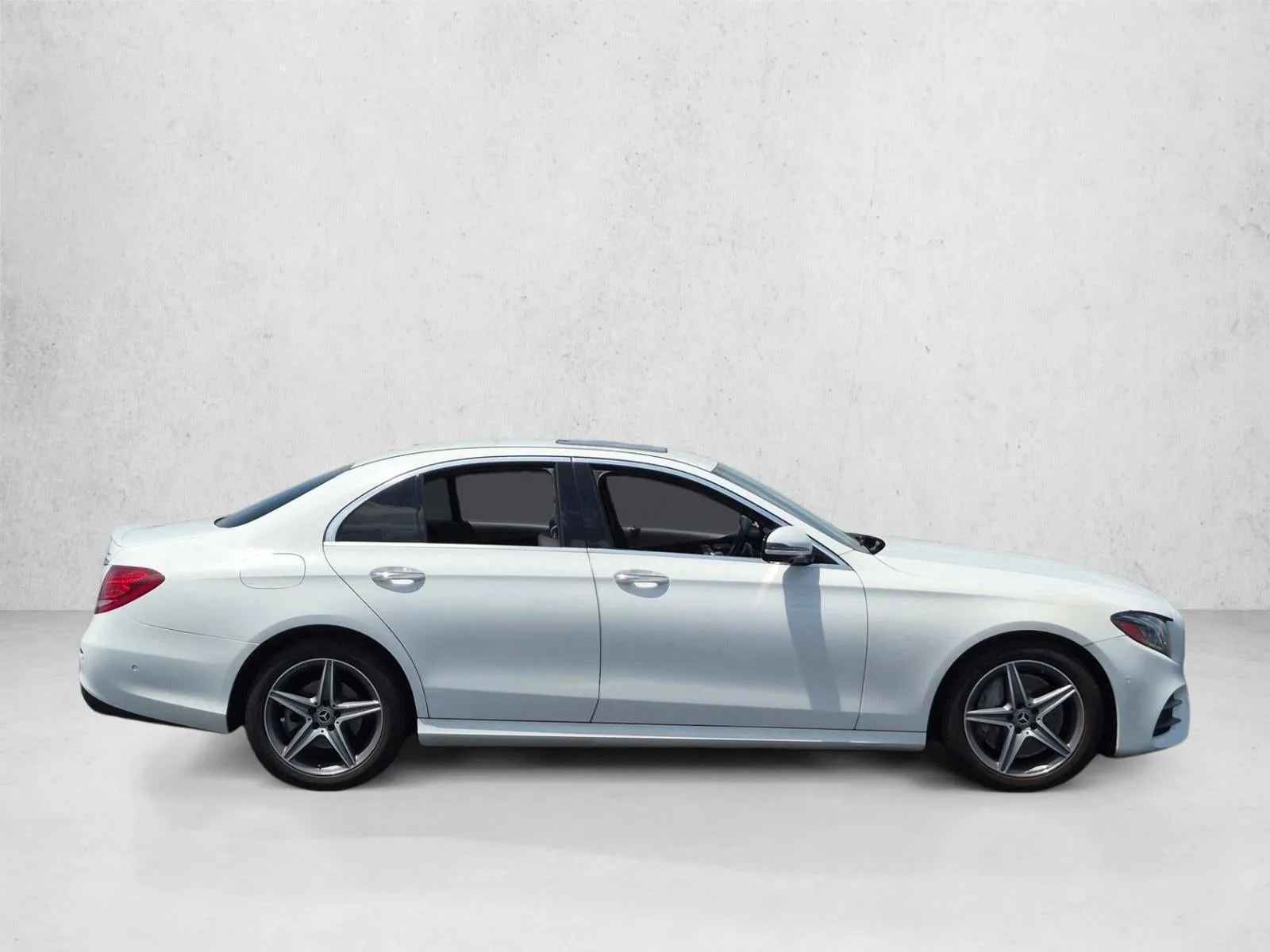2020 Mercedes-Benz E 350 4MATIC® photo 4