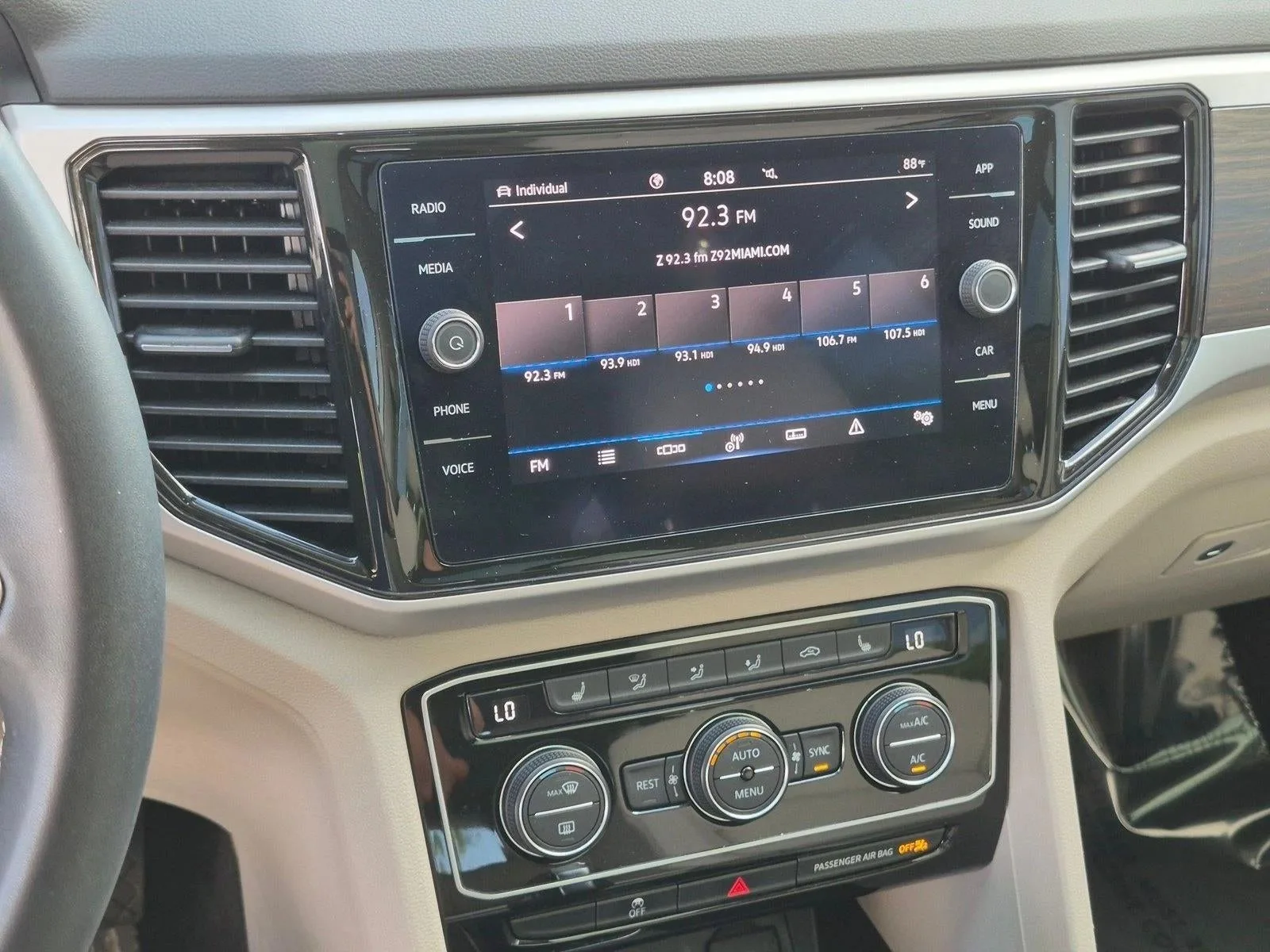 2022 Volkswagen Atlas 3.6L V6 SE w/Technology 4MOTION photo 12
