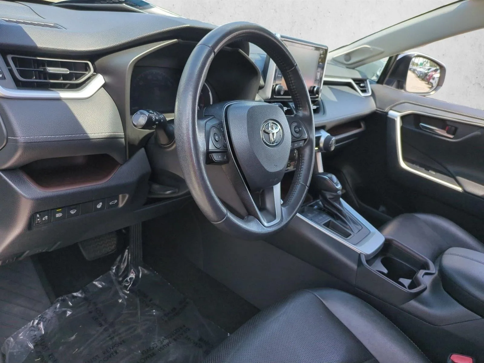 2019 Toyota RAV4 Limited FWD (Natl) photo 10