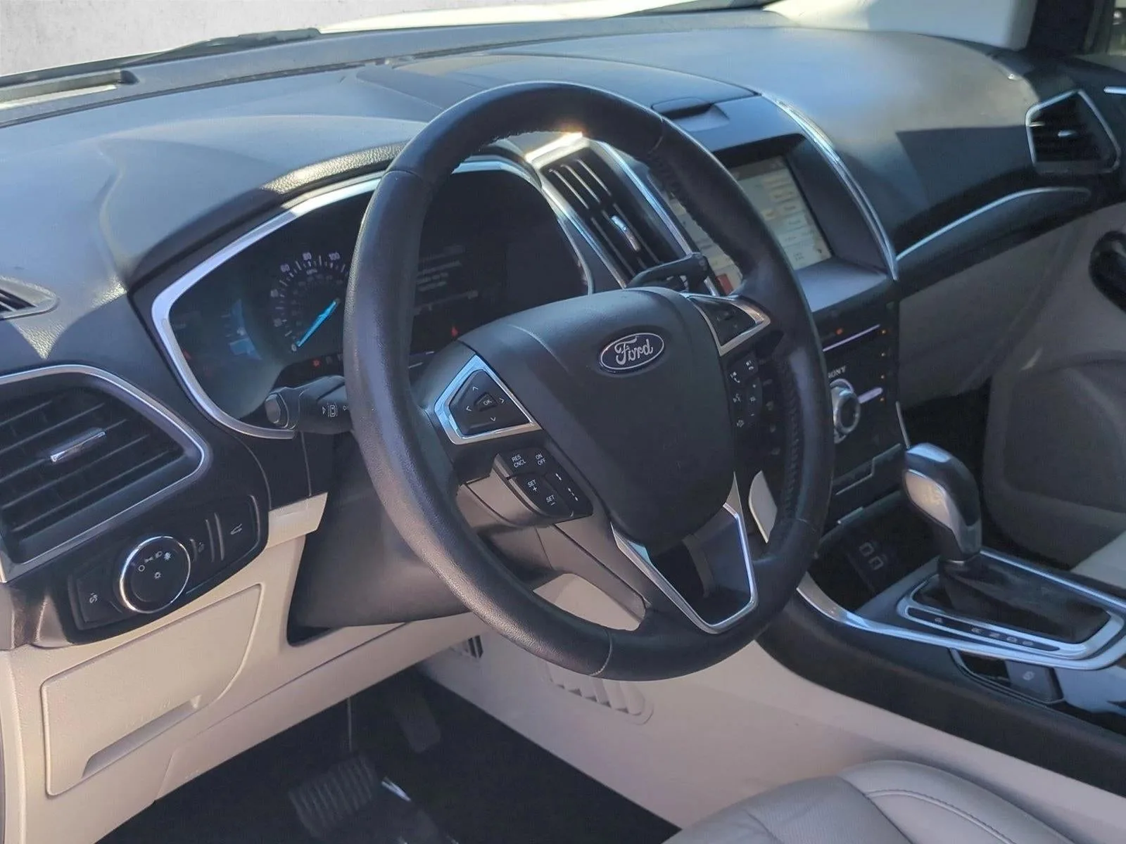 2018 Ford Edge Titanium photo 10