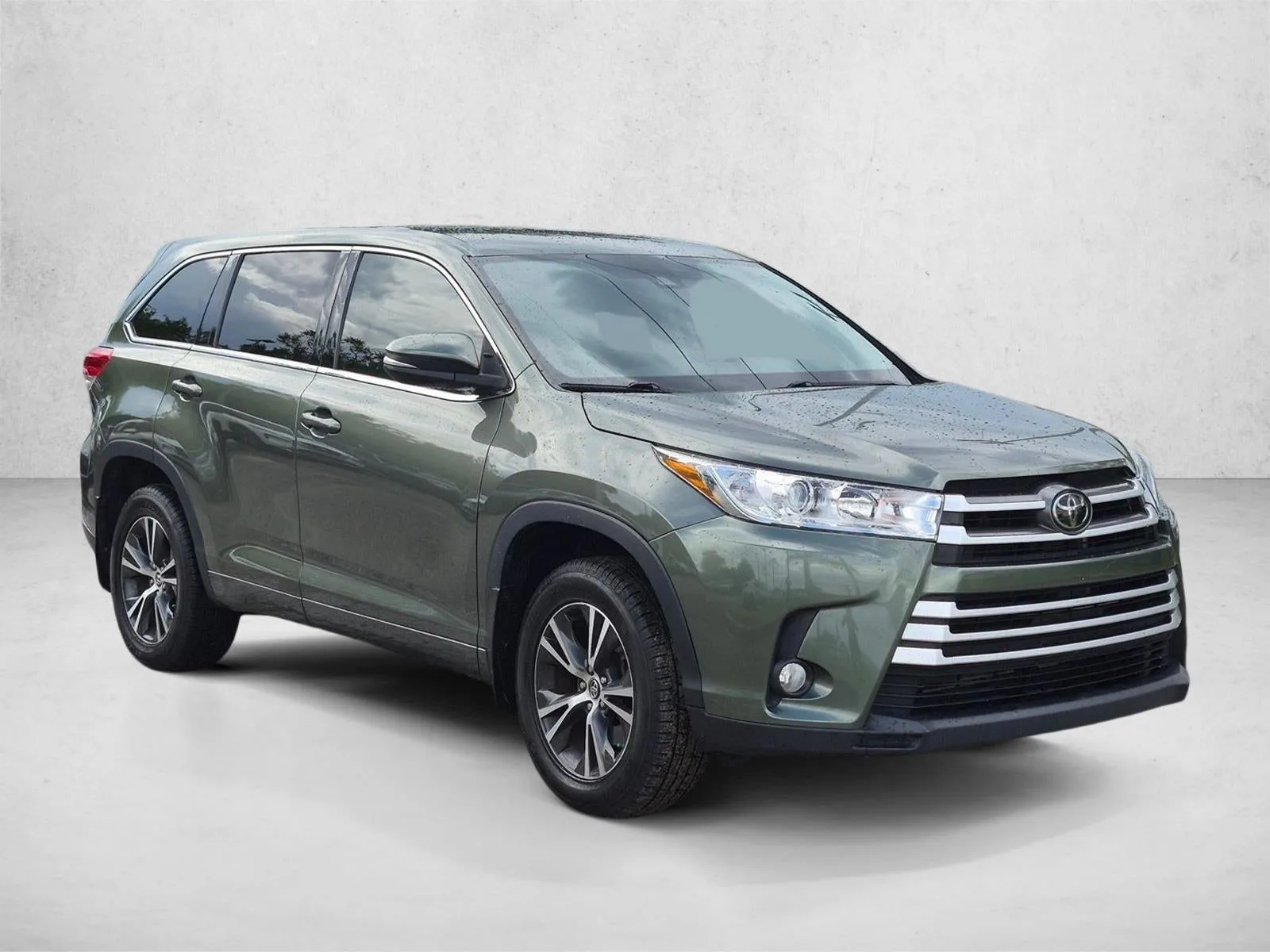 2018 Toyota Highlander LE Plus V6 FWD (SE) photo 3