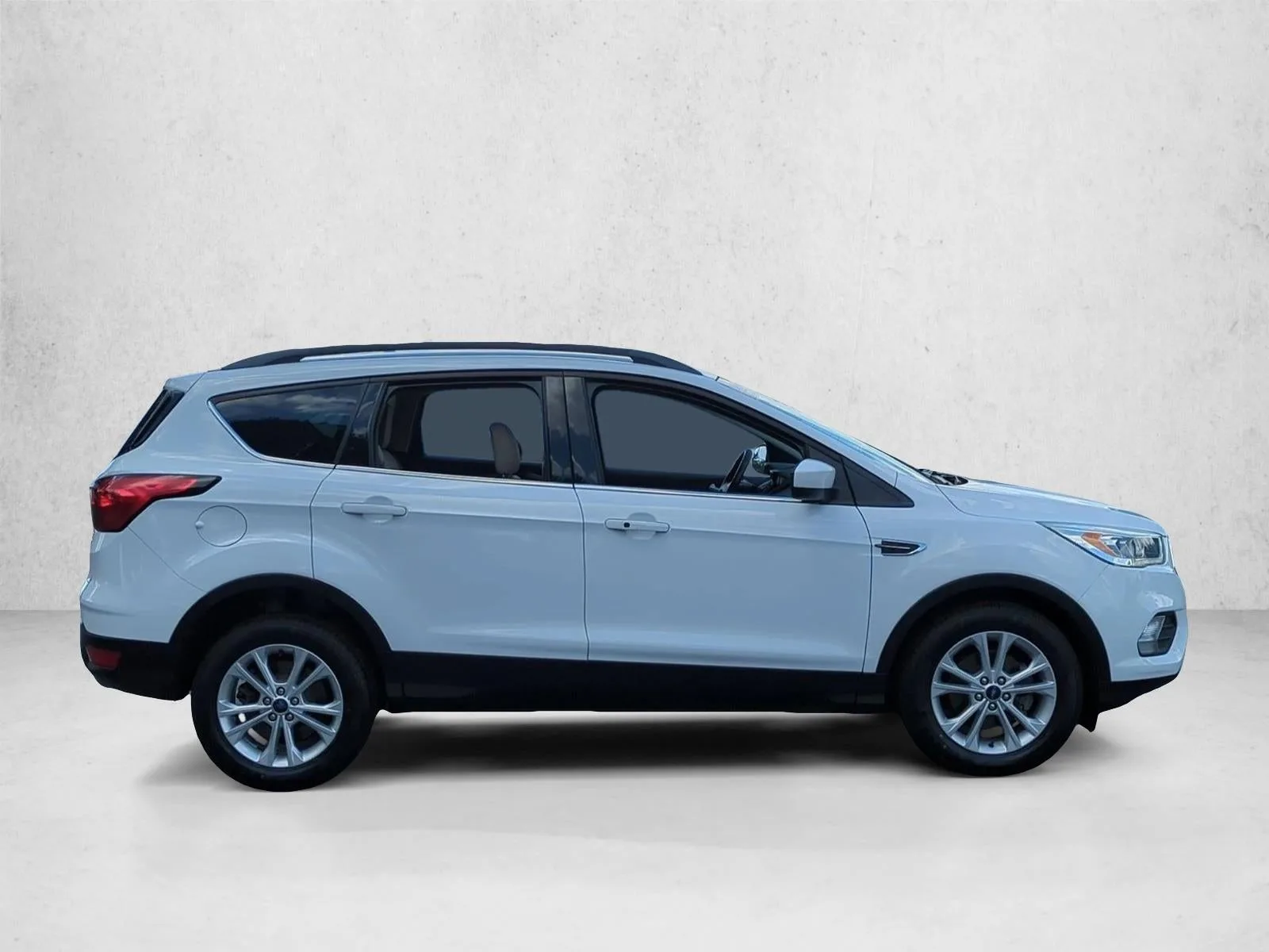 2019 Ford Escape SEL FWD photo 4