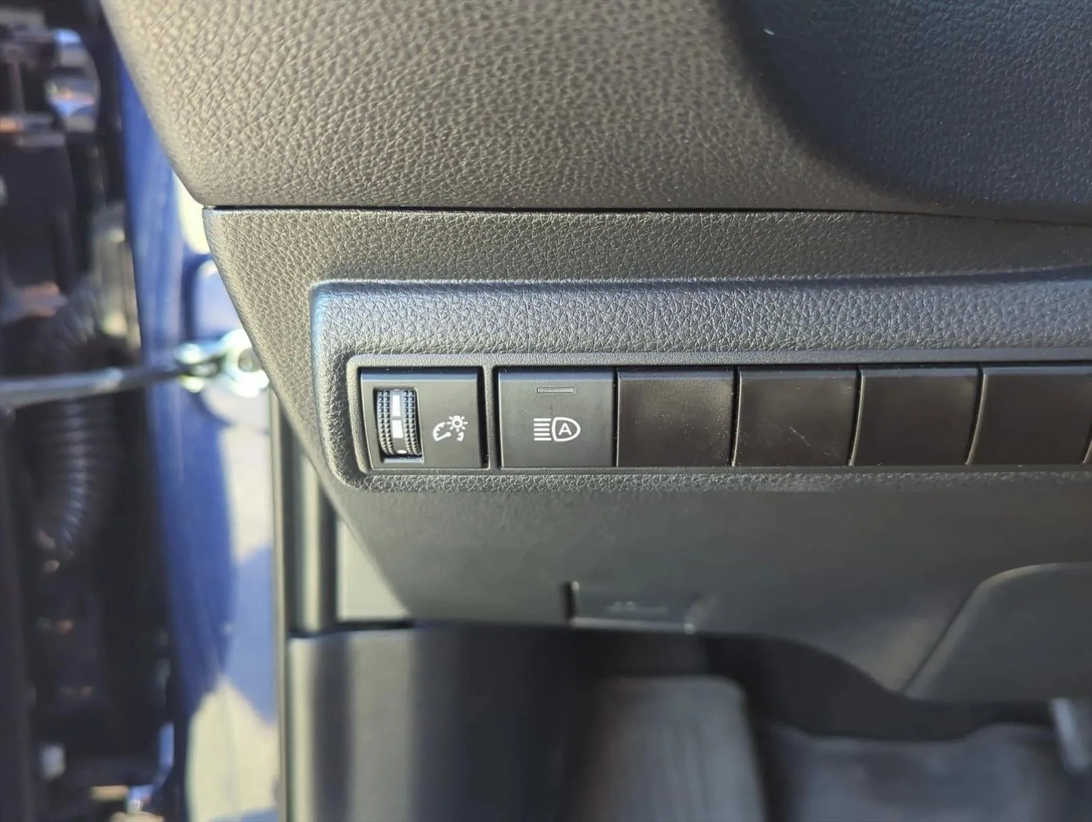 2023 Toyota Corolla LE CVT (Natl) photo 10