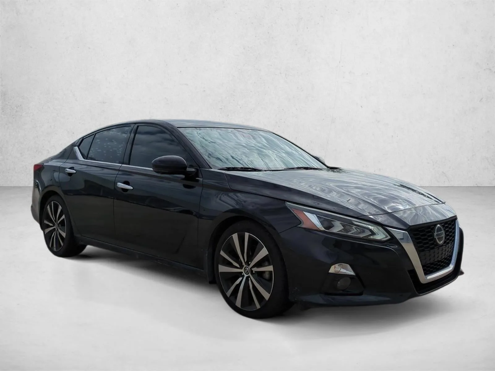2019 Nissan Altima 2.5 Platinum Sedan photo 3