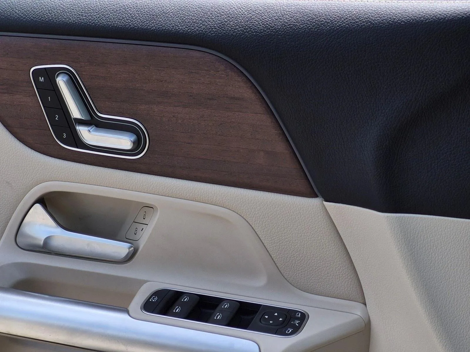 2023 Mercedes-Benz GLA GLA 250 SUV photo 2