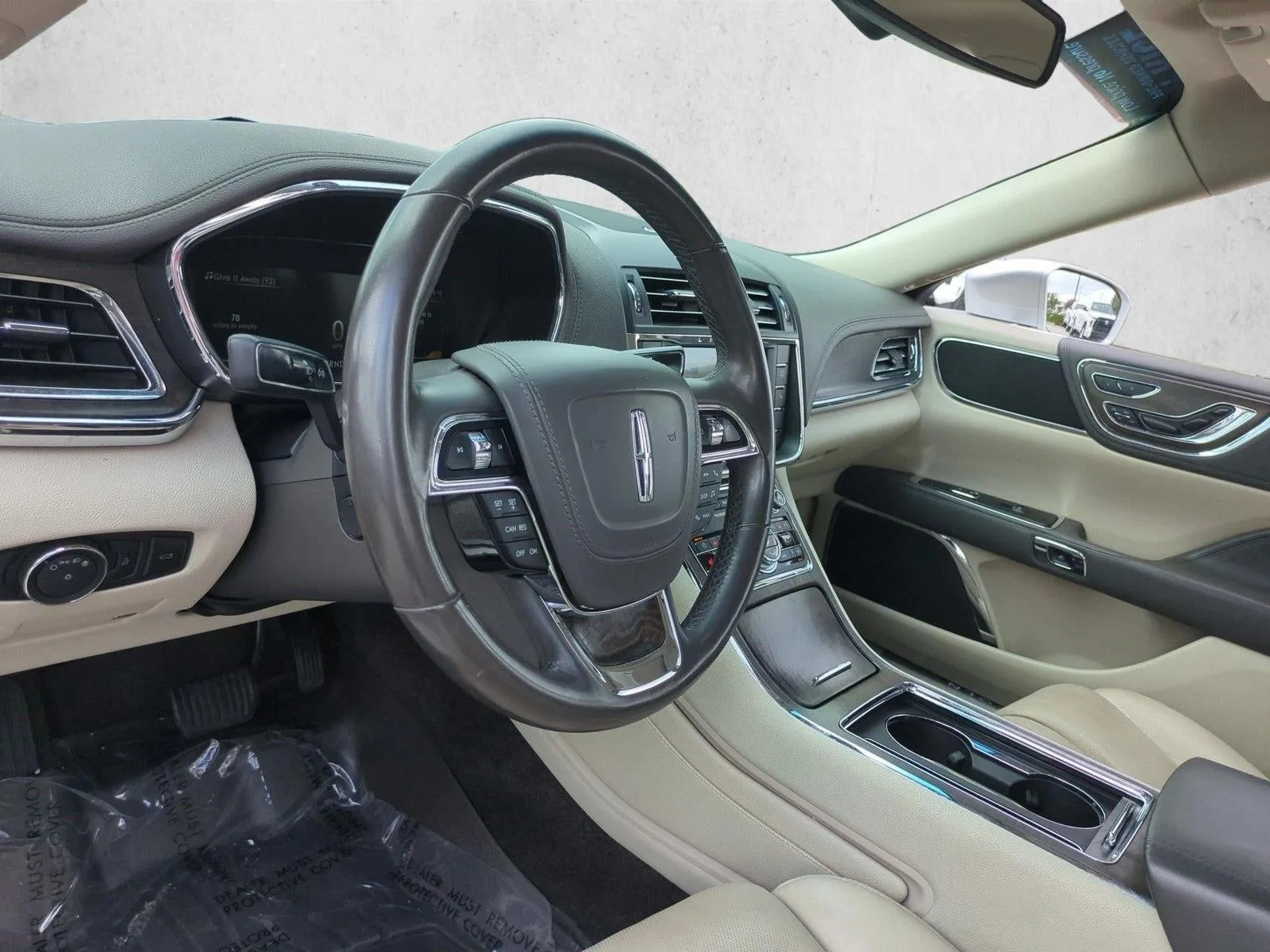 2017 Lincoln Continental Reserve FWD photo 10