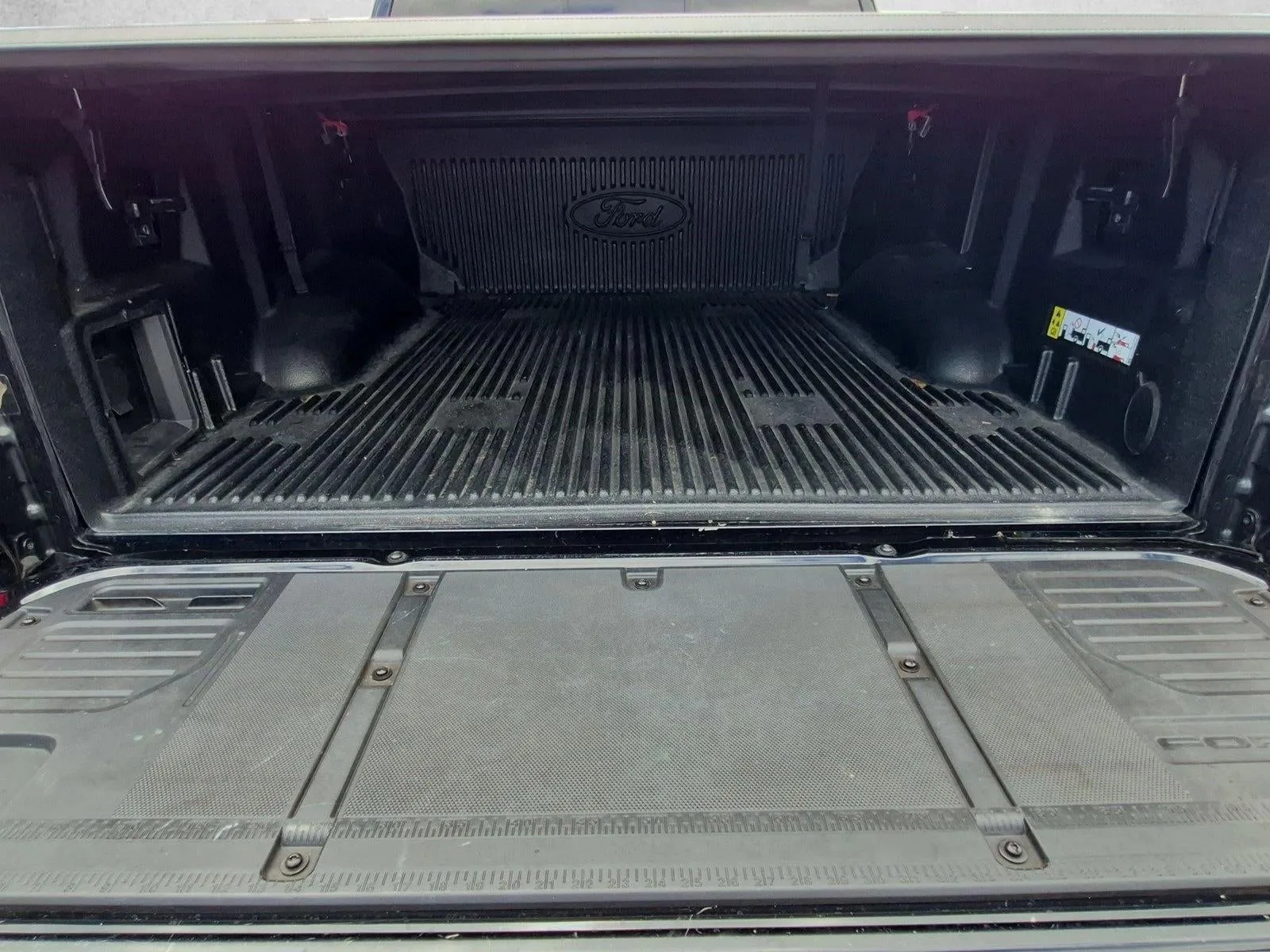 2023 Ford F-150 LARIAT photo 6