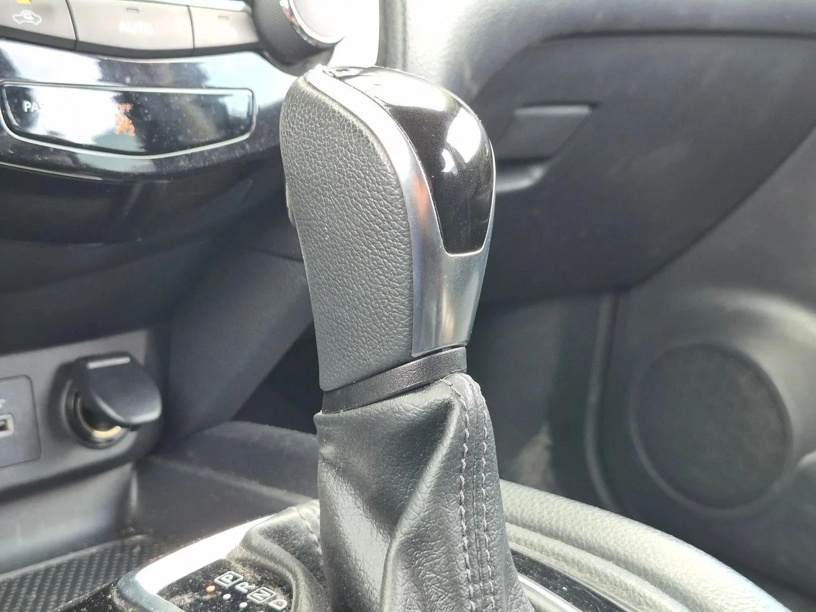 2018 Nissan Rogue FWD SV photo 8