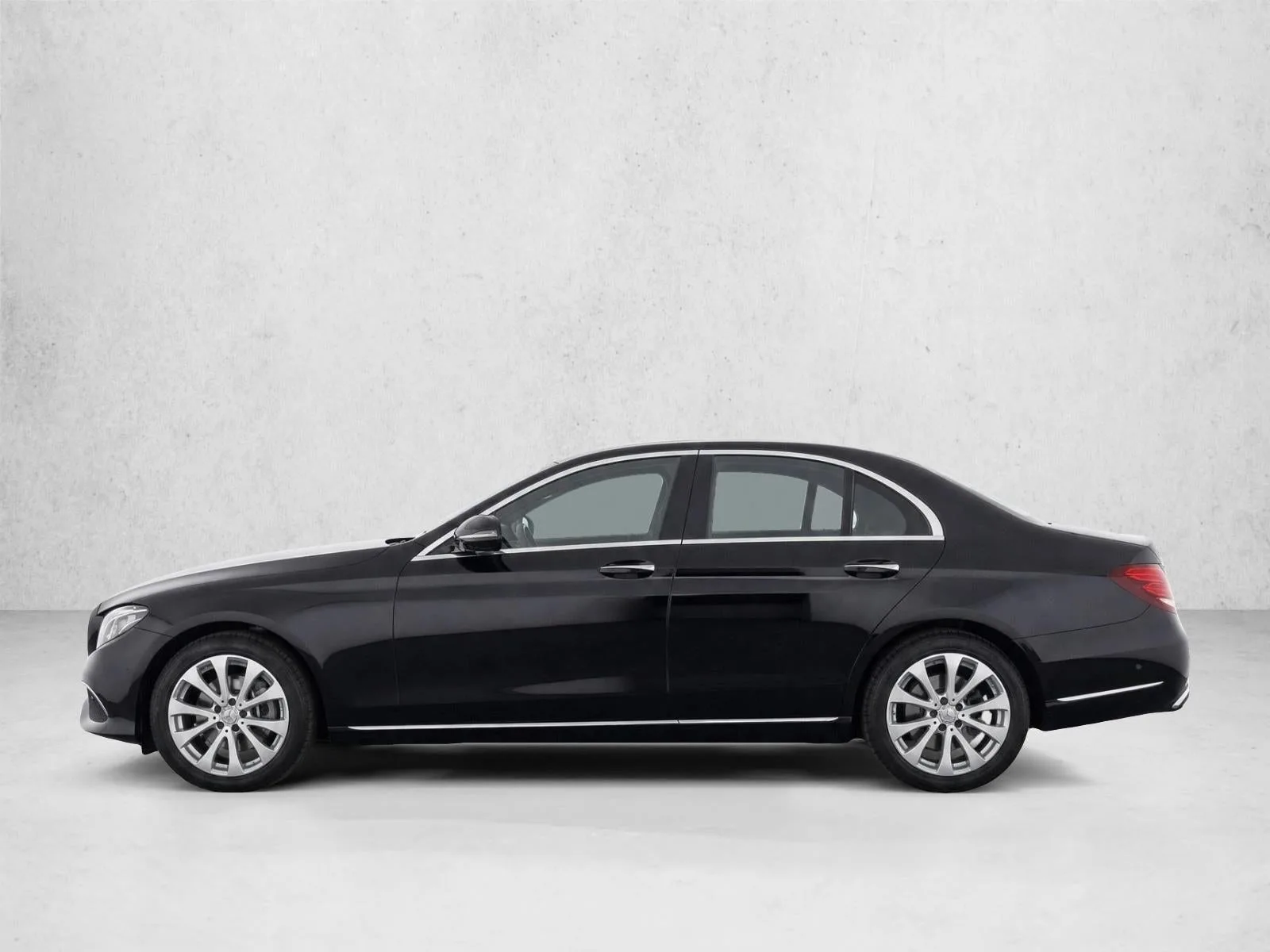 2017 Mercedes-Benz E-Class E 300 Luxury RWD Sedan photo 4
