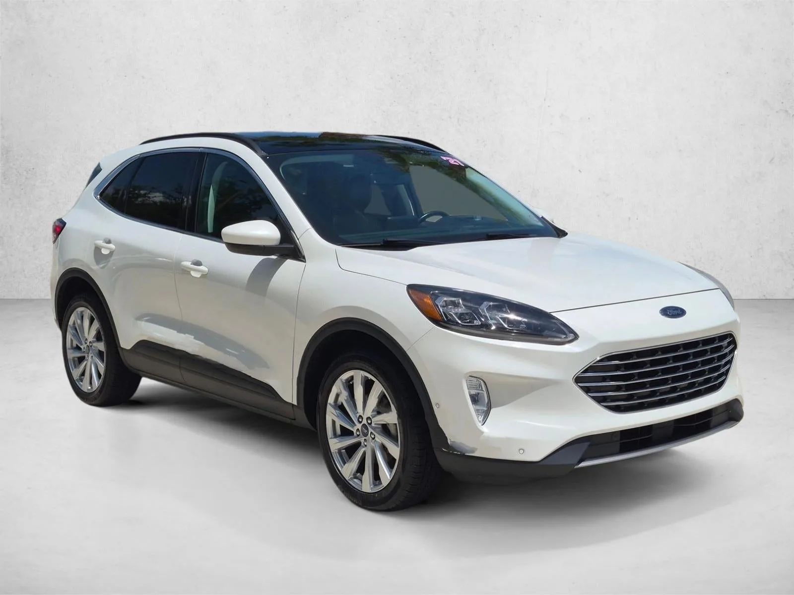 2021 Ford Escape Titanium AWD photo 3