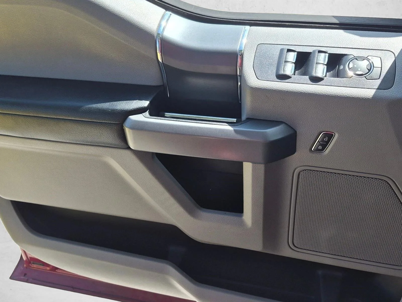 2016 Ford F-150 XLT photo 8