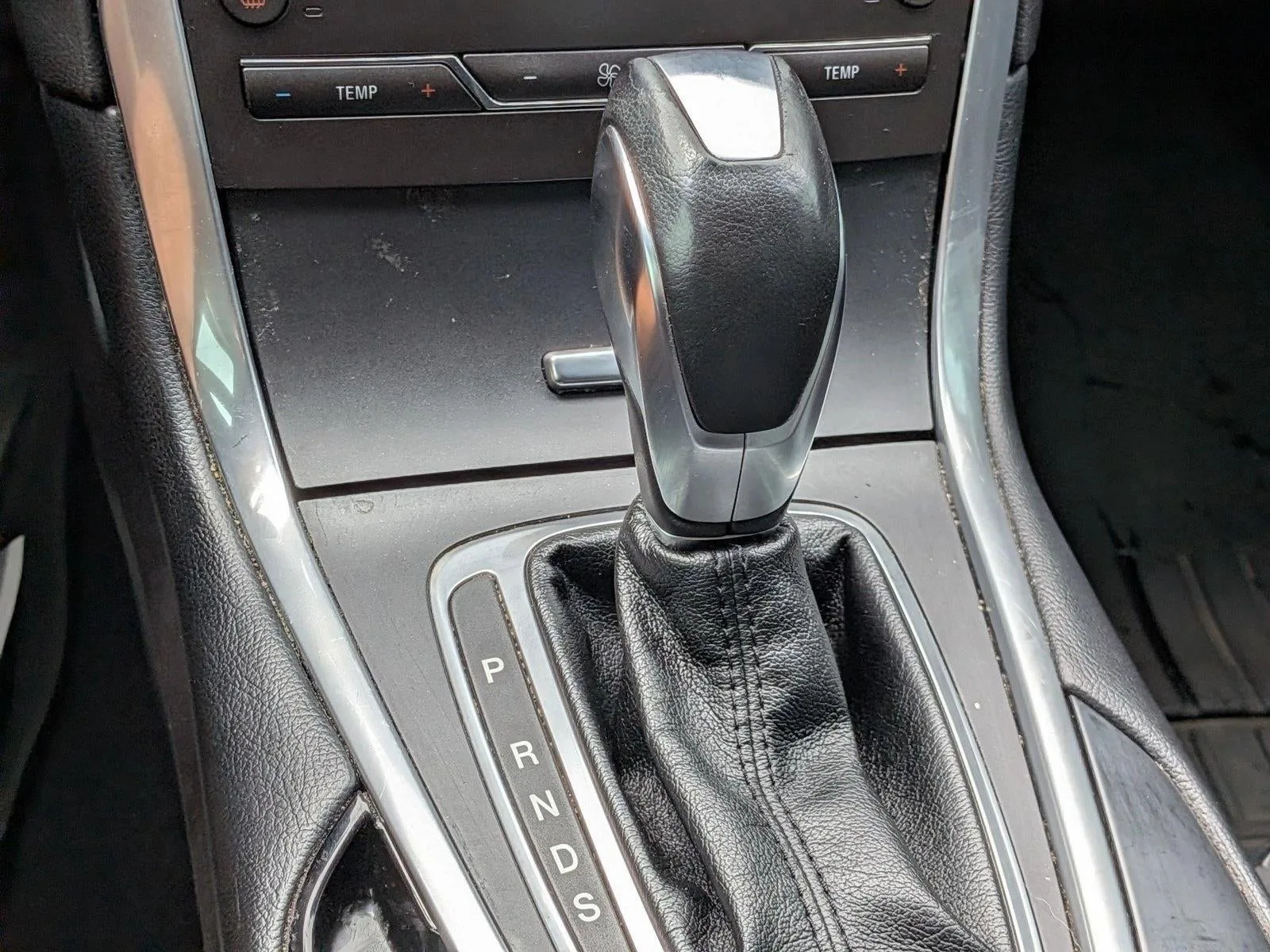 2018 Ford Edge Titanium FWD photo 12