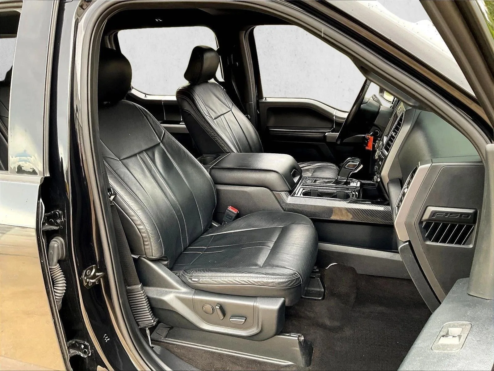 2019 Ford F-150 XLT 2WD SuperCrew 5.5' Box photo 9