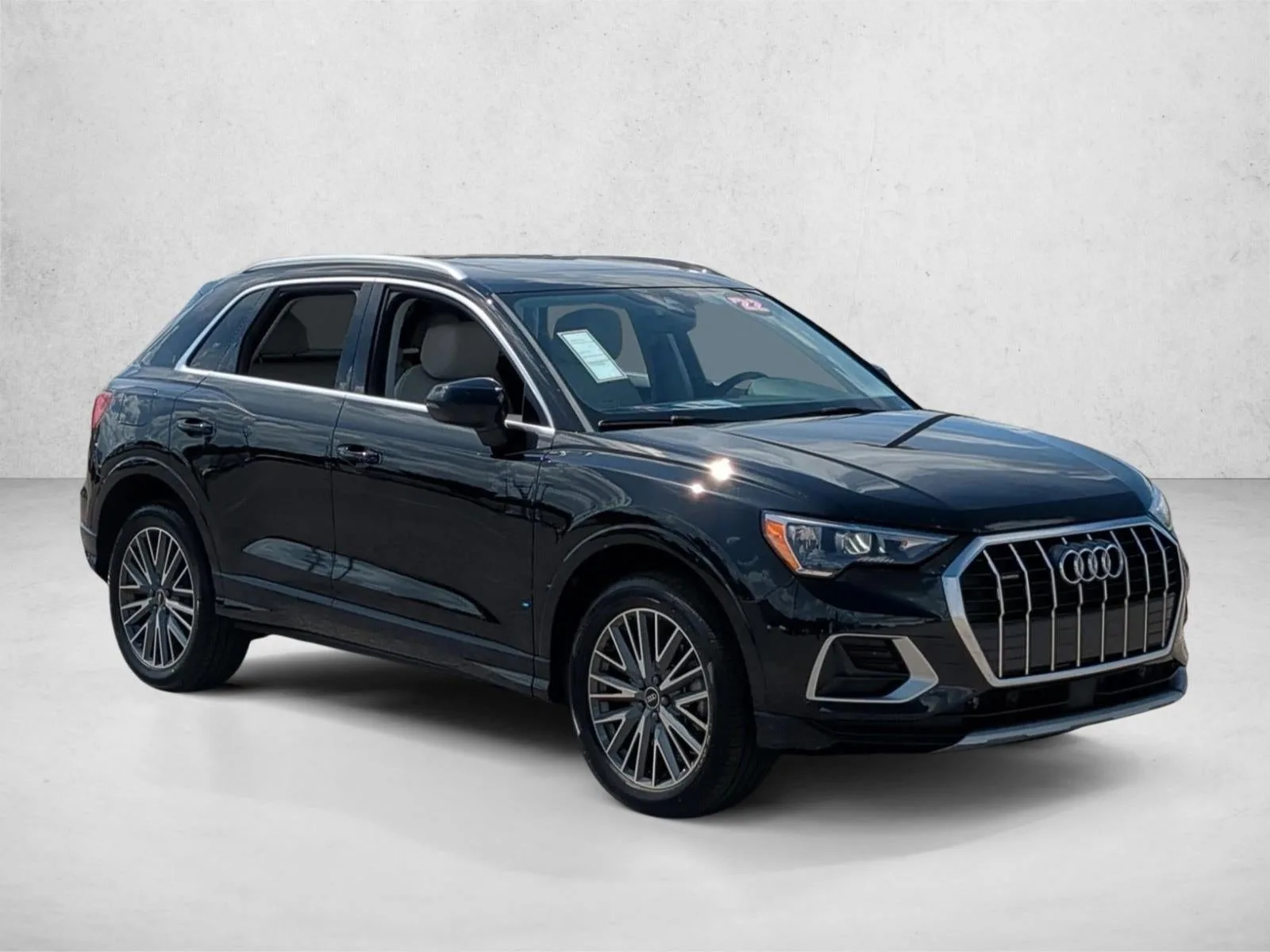 2022 Audi Q3 Premium 40 TFSI quattro photo 3