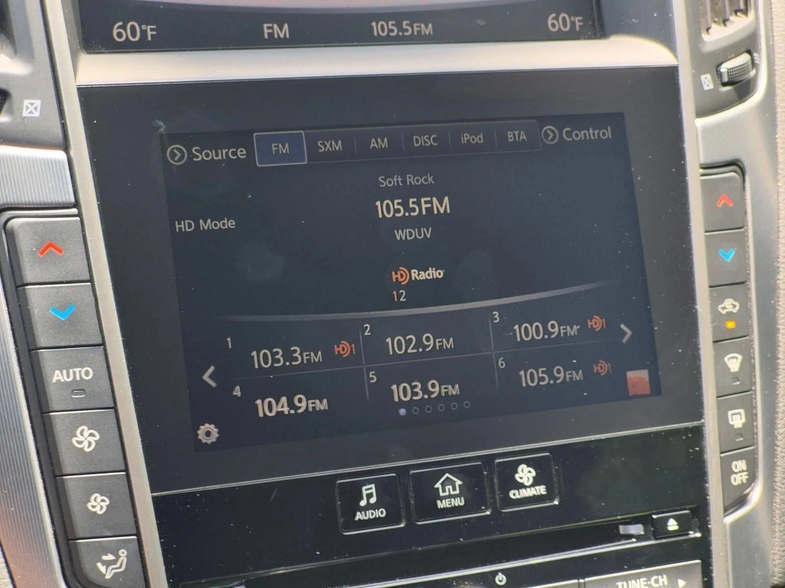 2017 INFINITI Q60 3.0t Premium AWD photo 10