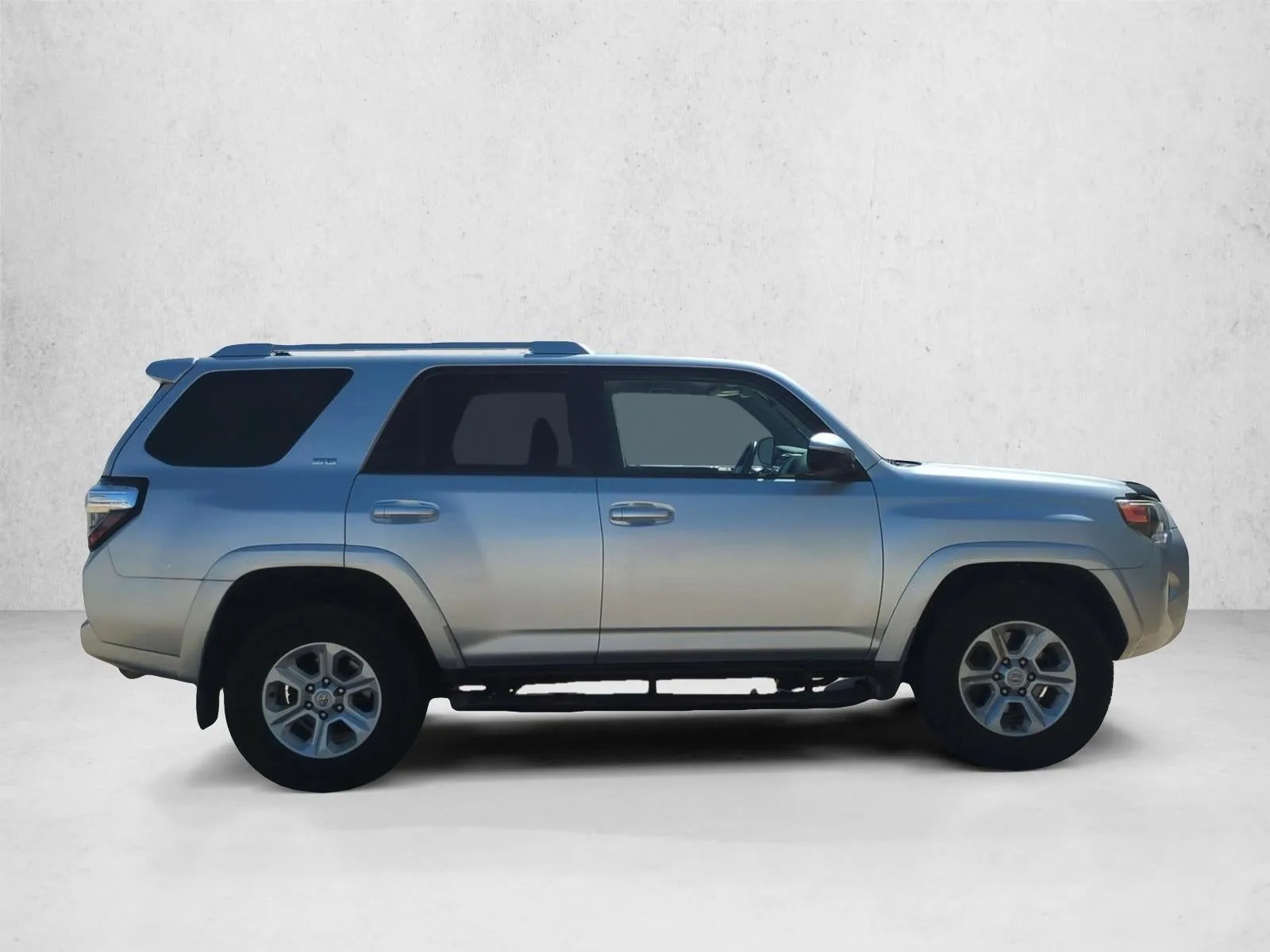 2018 Toyota 4Runner SR5 2WD (Natl) photo 4