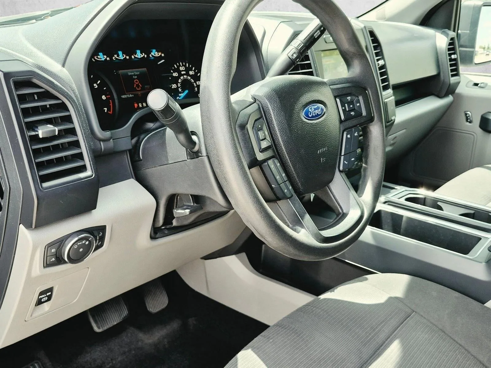 2018 Ford F-150 XL 2WD SuperCrew 5.5' Box photo 9
