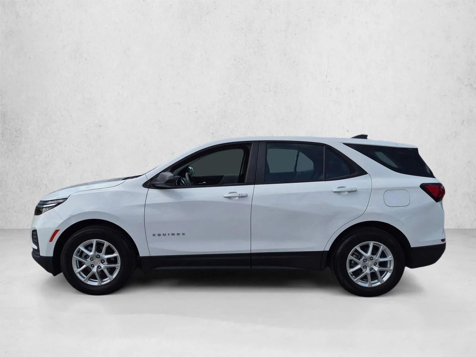 2024 Chevrolet Equinox FWD LS photo 8