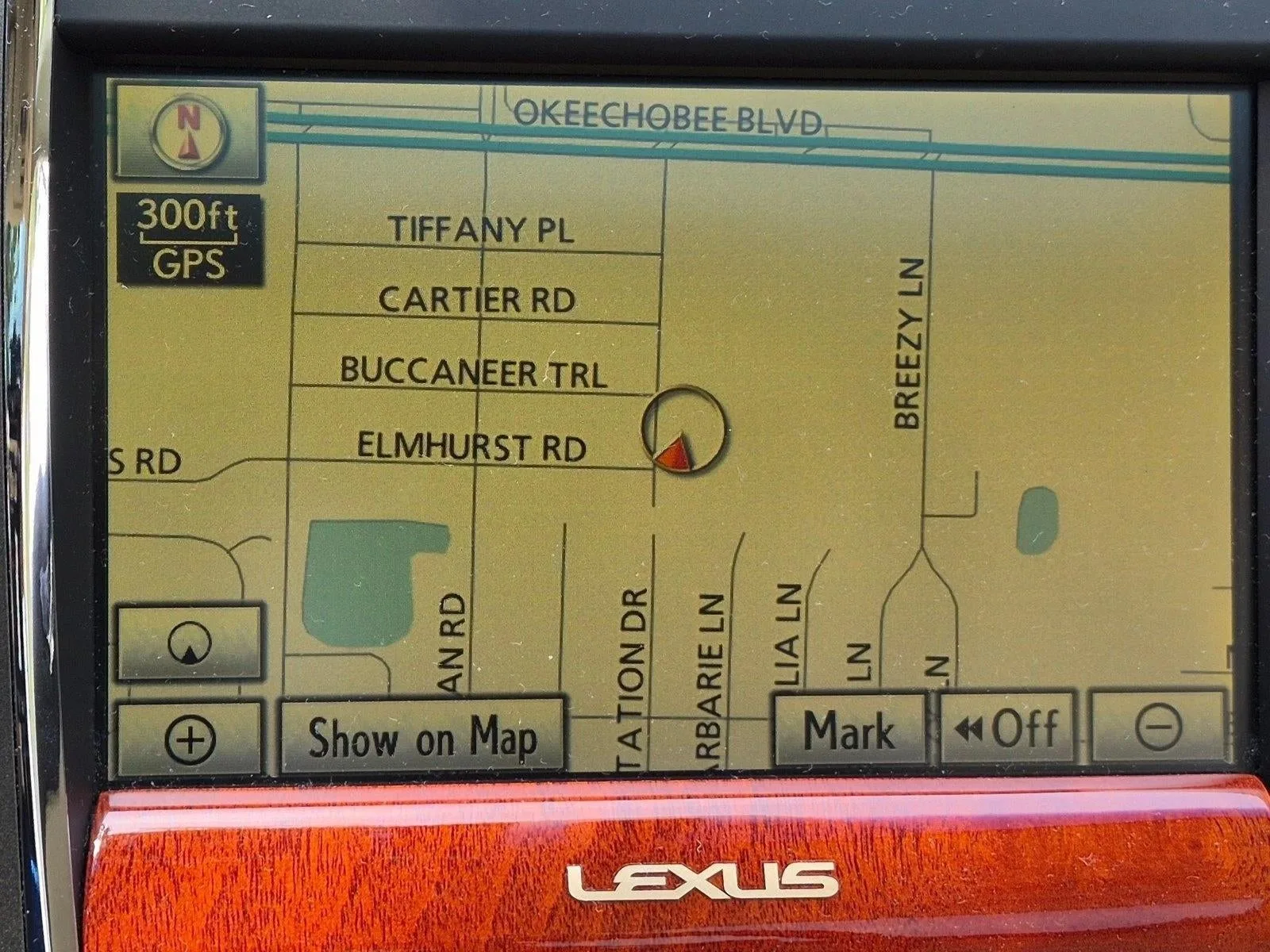2011 Lexus ES 350 4dr Sdn photo 9