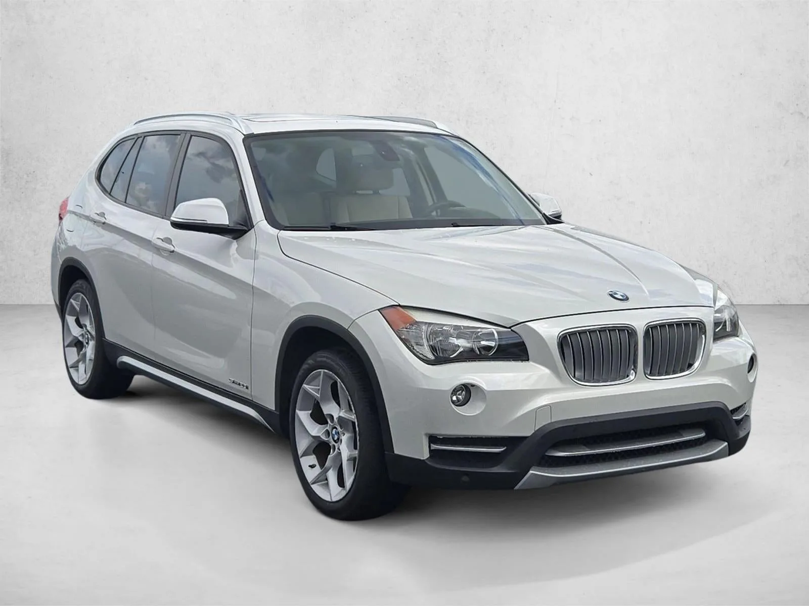 2014 BMW X1 sDrive28i RWD 4dr SAV photo 3