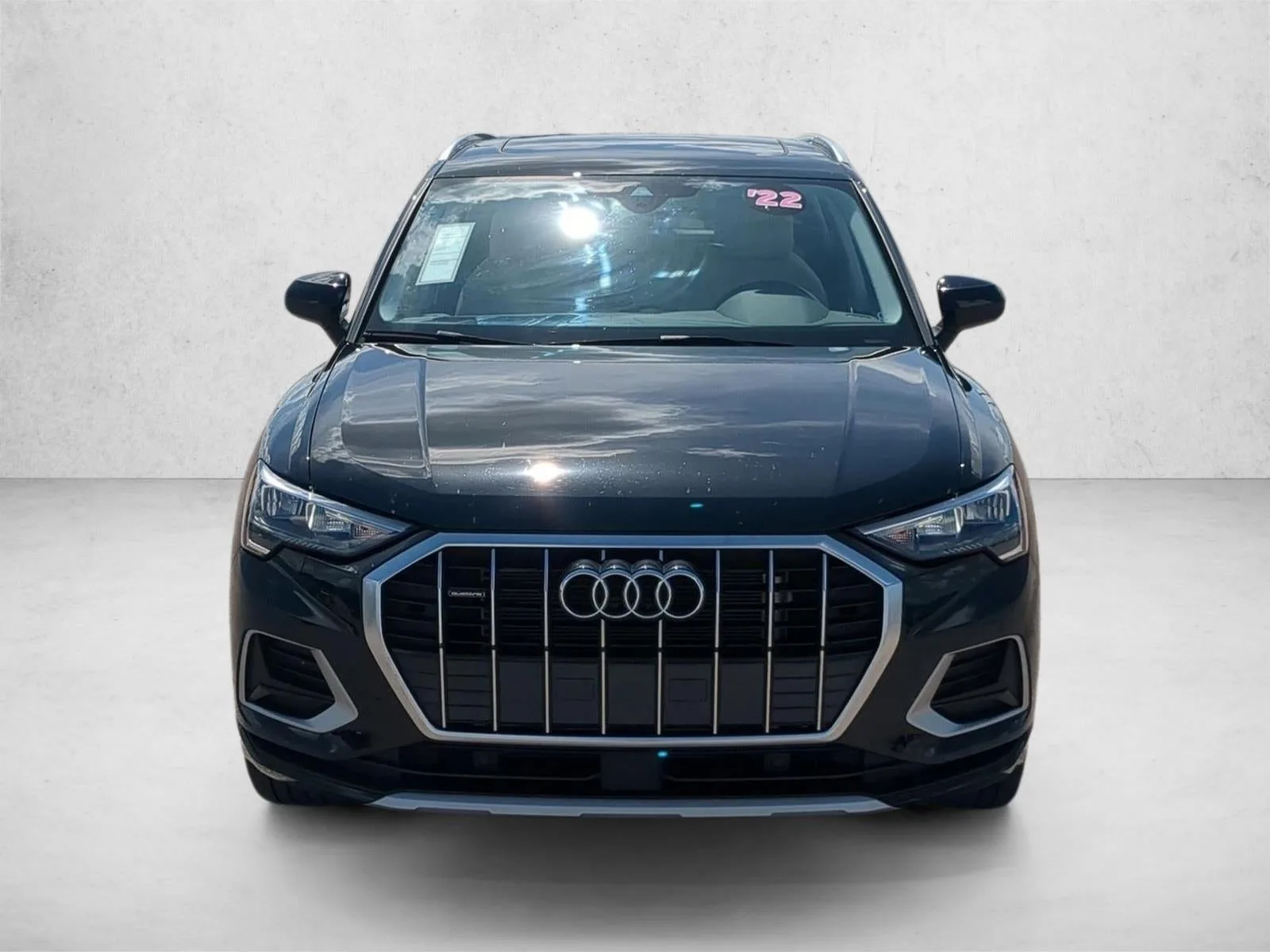 2022 Audi Q3 Premium 40 TFSI quattro photo 2