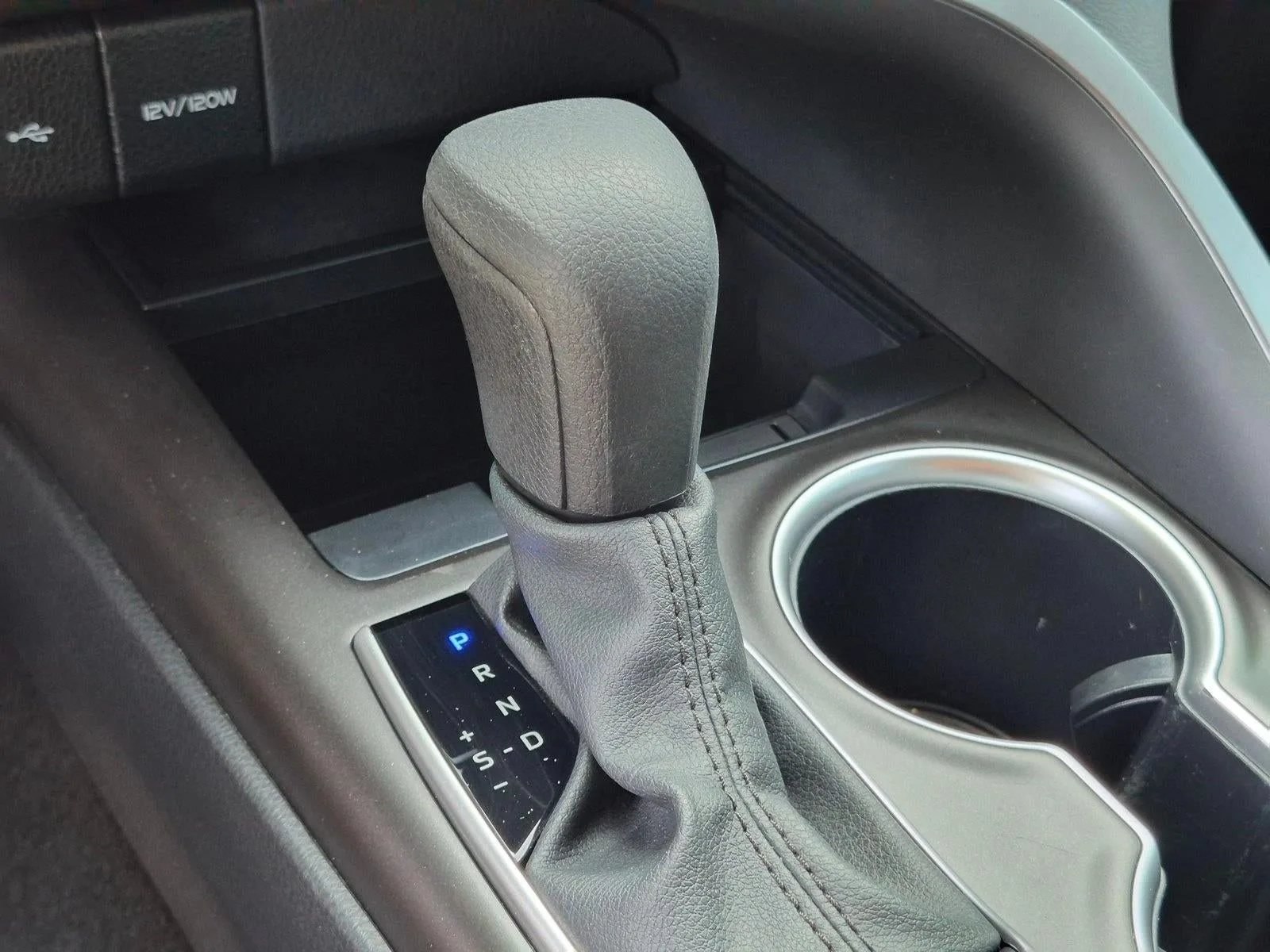 2024 Toyota Camry LE Auto (SE) photo 11