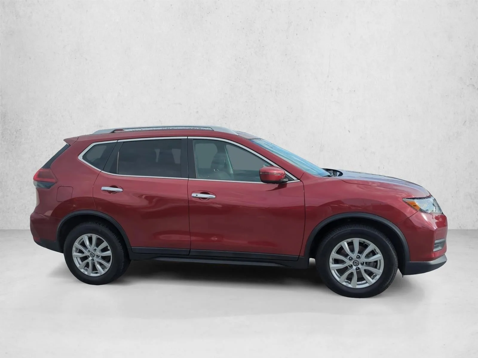 2018 Nissan Rogue FWD SV photo 4