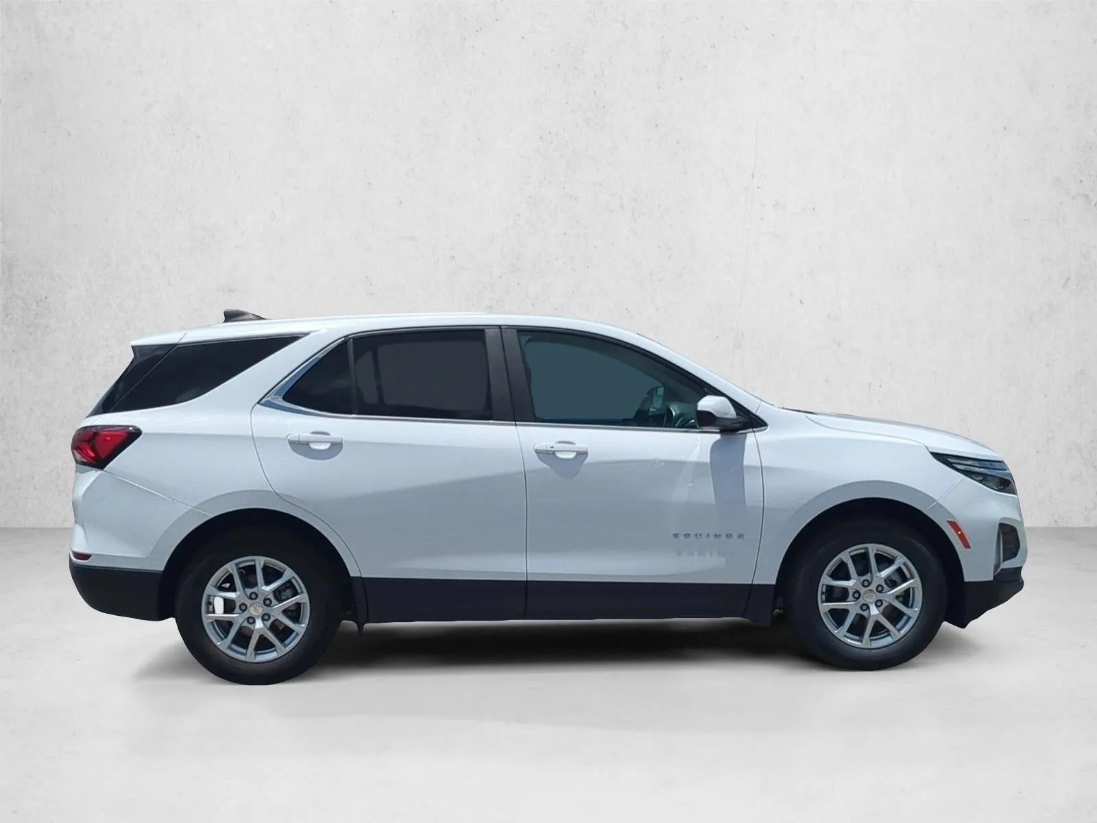 2024 Chevrolet Equinox LT photo 4