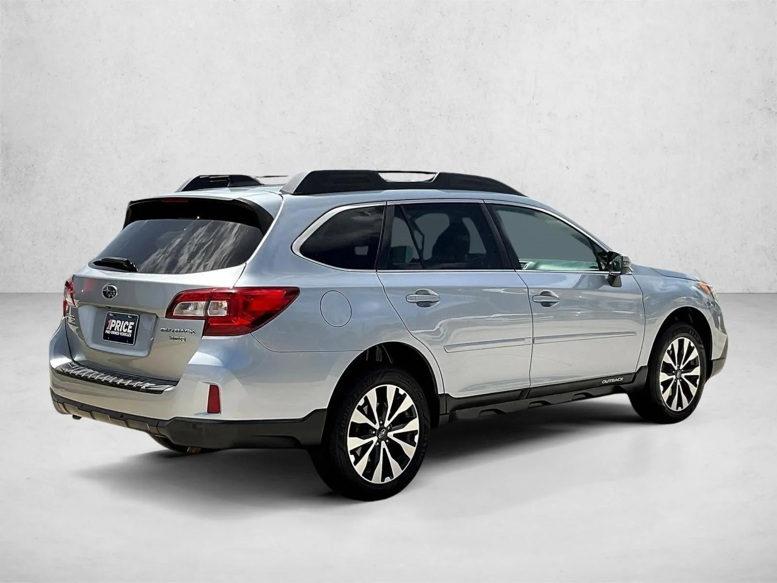 2017 Subaru Outback 3.6R Limited photo 2