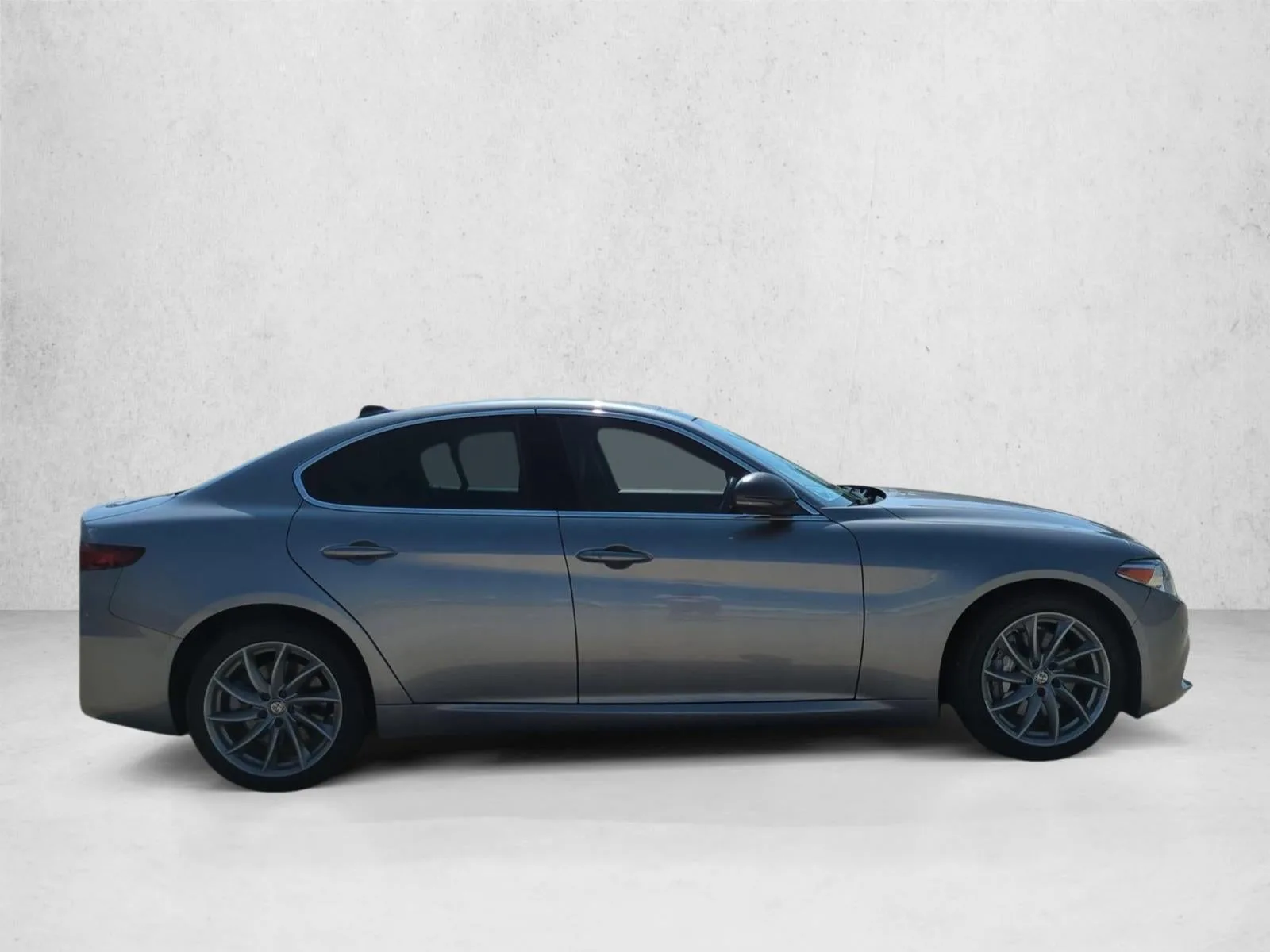 2020 Alfa Romeo Giulia AWD photo 4